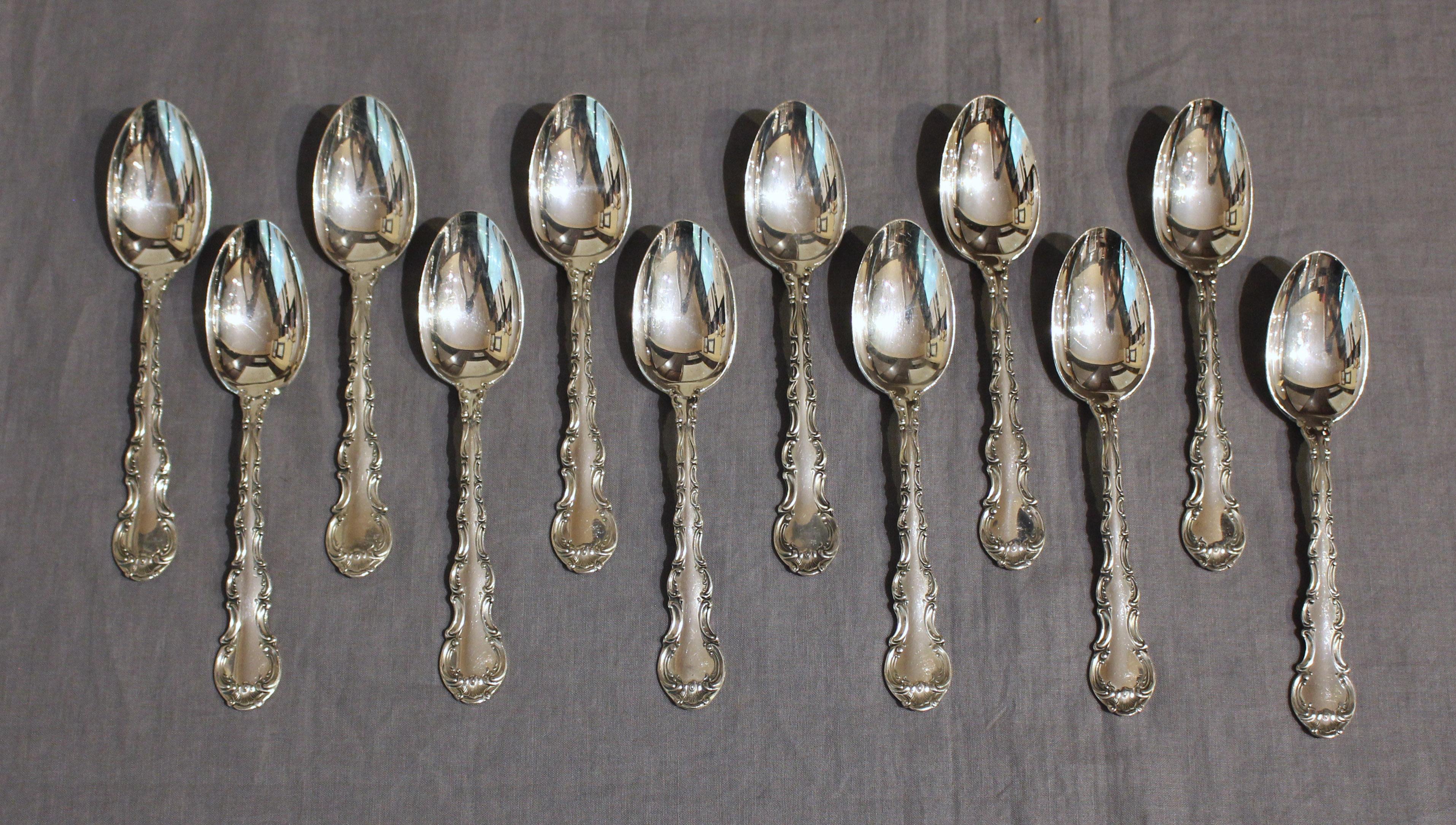 77-teiliges Besteckset aus Sterlingsilber mit Straßburg-Muster von Gorham im Zustand „Gut“ im Angebot in Chapel Hill, NC