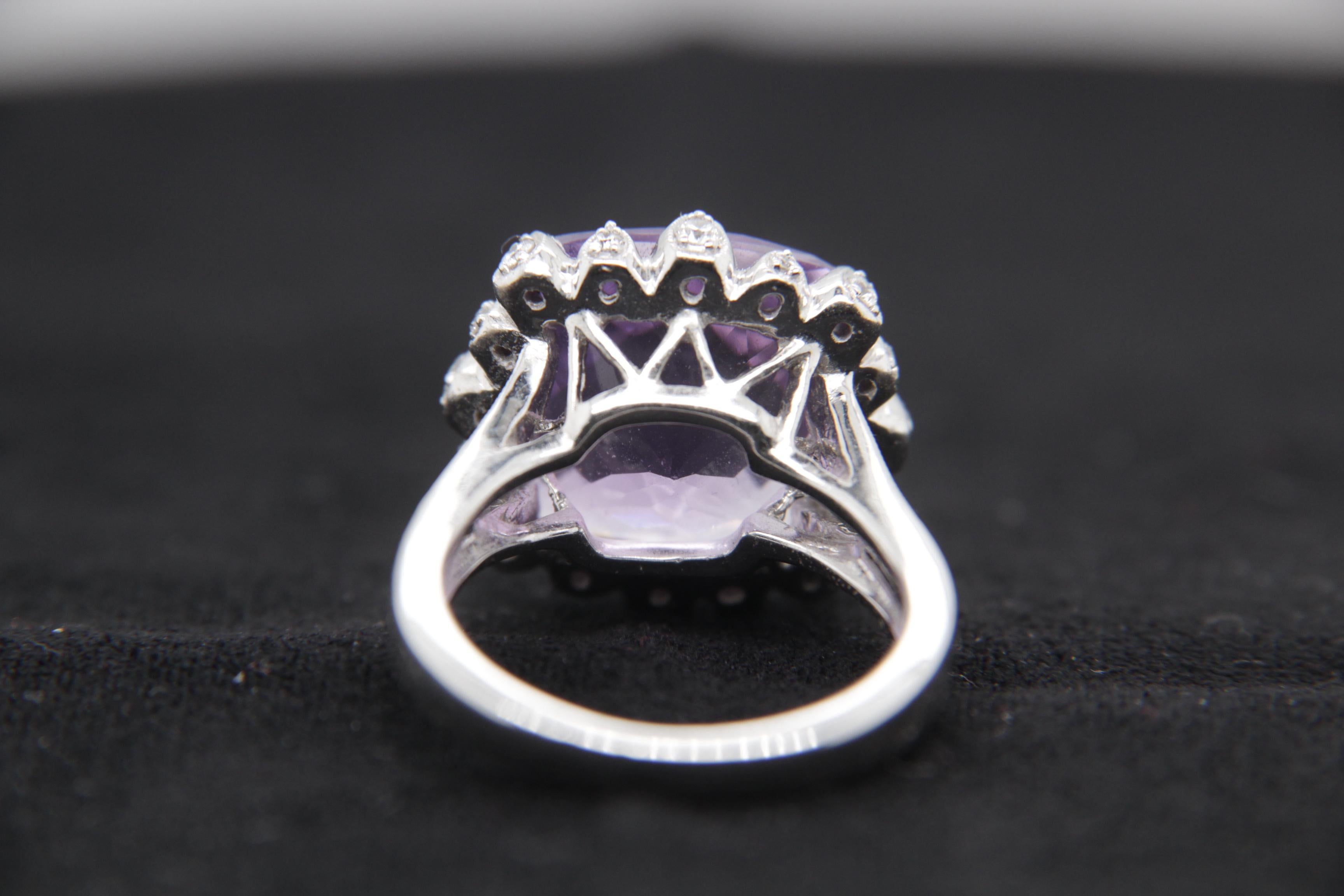 7.70 Carat Amethyst and Diamond Ring in 18 Karat Gold In New Condition For Sale In Bangkok, TH