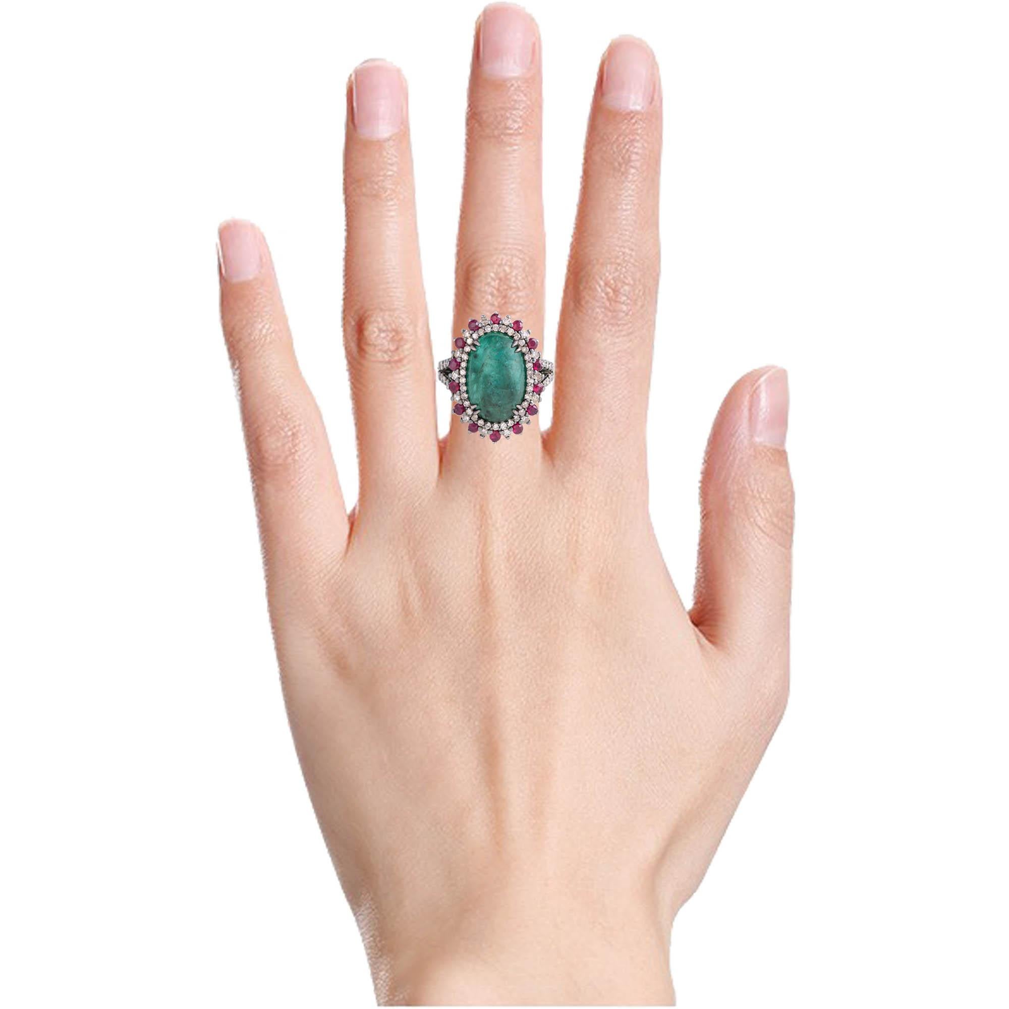 Art Deco 7.70 Carat Cabochon-Cut Emerald, Diamond, and Ruby Cocktail Ring in Art-Deco For Sale