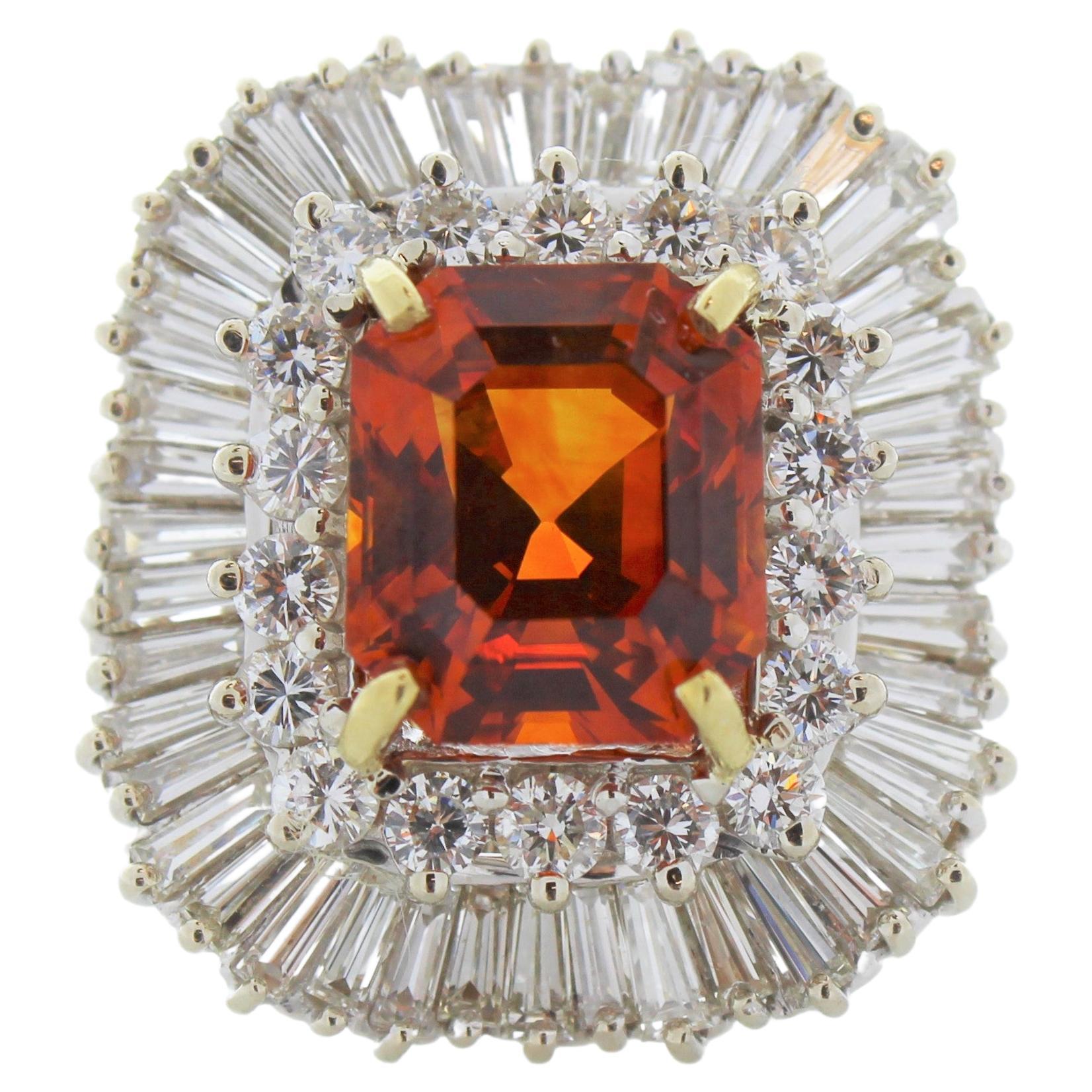 Bague en or blanc 18 carats avec saphir orange taille émeraude de 7,70 carats et diamants
