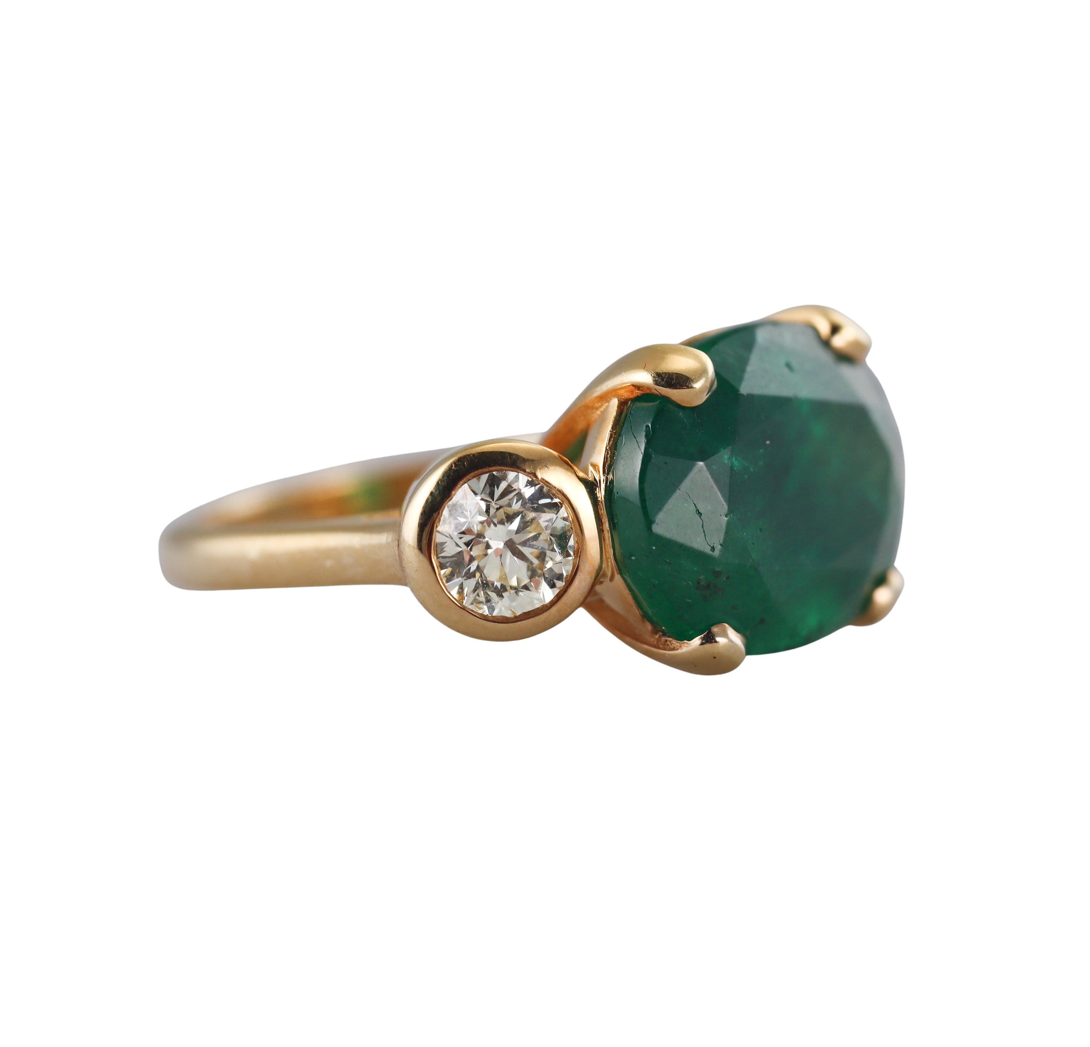 Bague en or avec diamant émeraude de 7,70 carats Excellent état - En vente à New York, NY