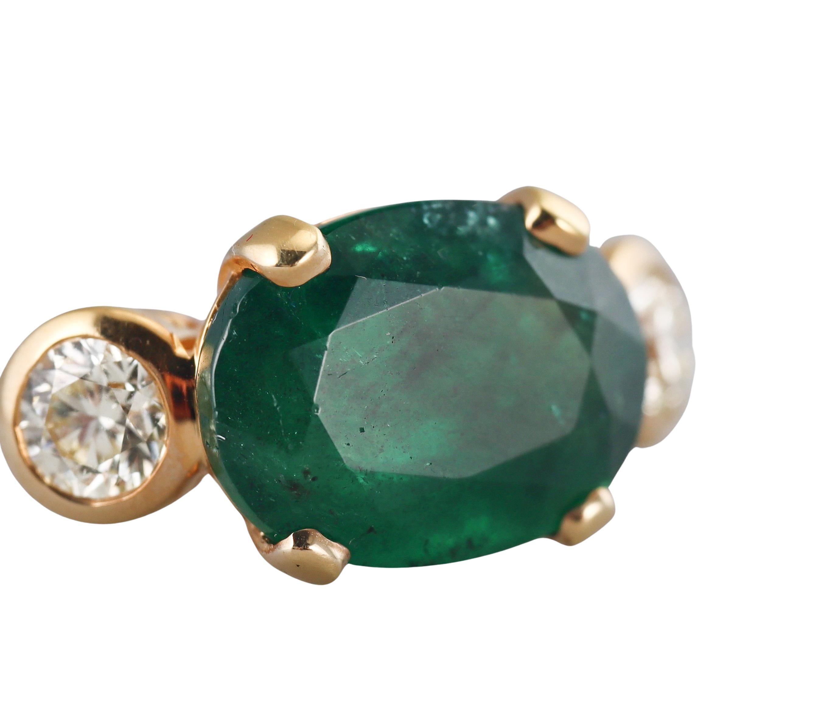 Bague en or avec diamant émeraude de 7,70 carats Pour femmes en vente