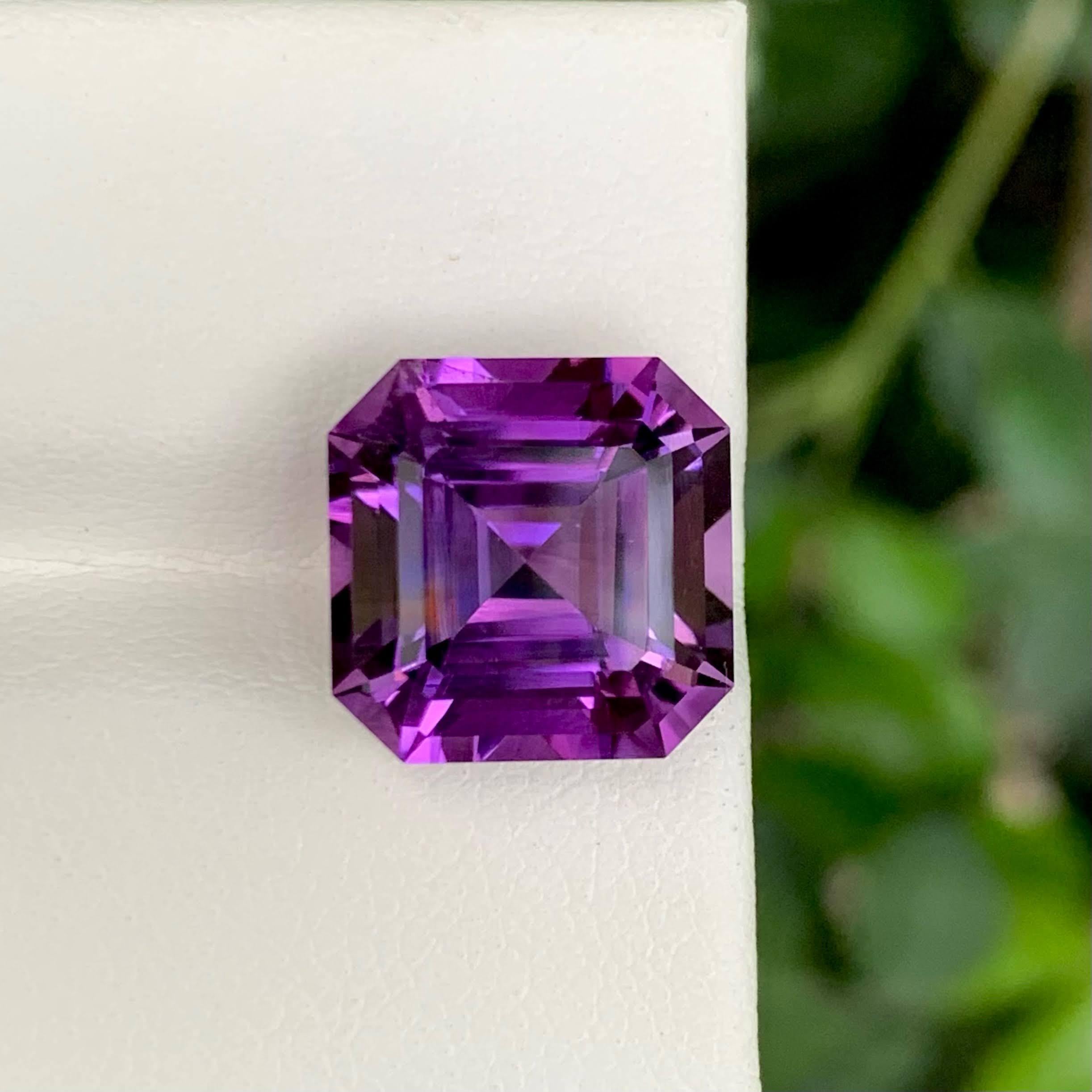 Gewicht 7,70 Karat
Abmessungen 11,8x11,8x8,8
Behandlung Keine
Herkunft Brasilien
Klarheit  Lupenrein
Formschnitt Asscher
NA



Dieser exquisite lilafarbene Amethyst mit 7,70 Karat hat einen satten, königlichen Violett-Ton und wurde in einer