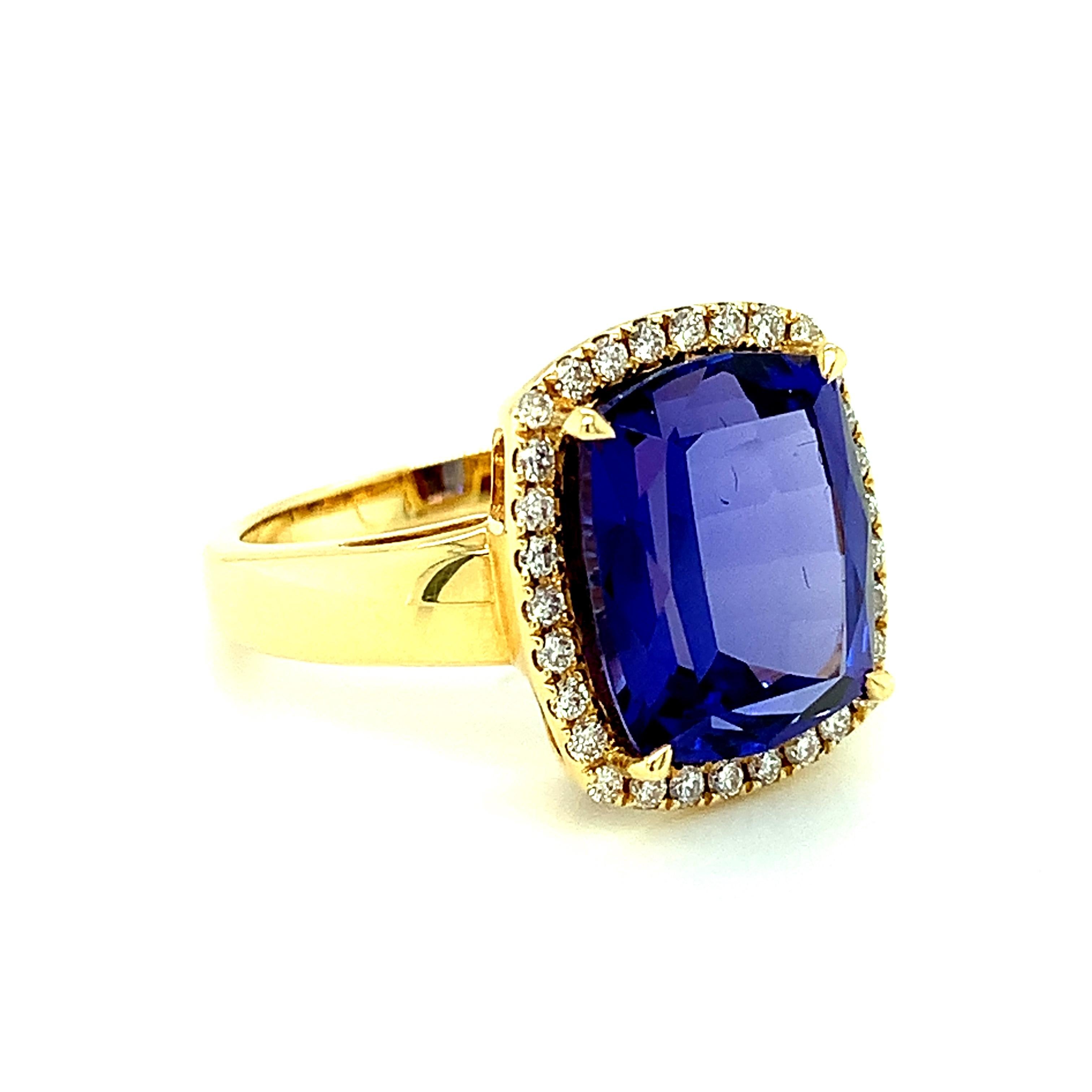 7.70 Carat Tanzanite Cushion, Diamond Halo Yellow Gold Cocktail Ring In New Condition In Los Angeles, CA