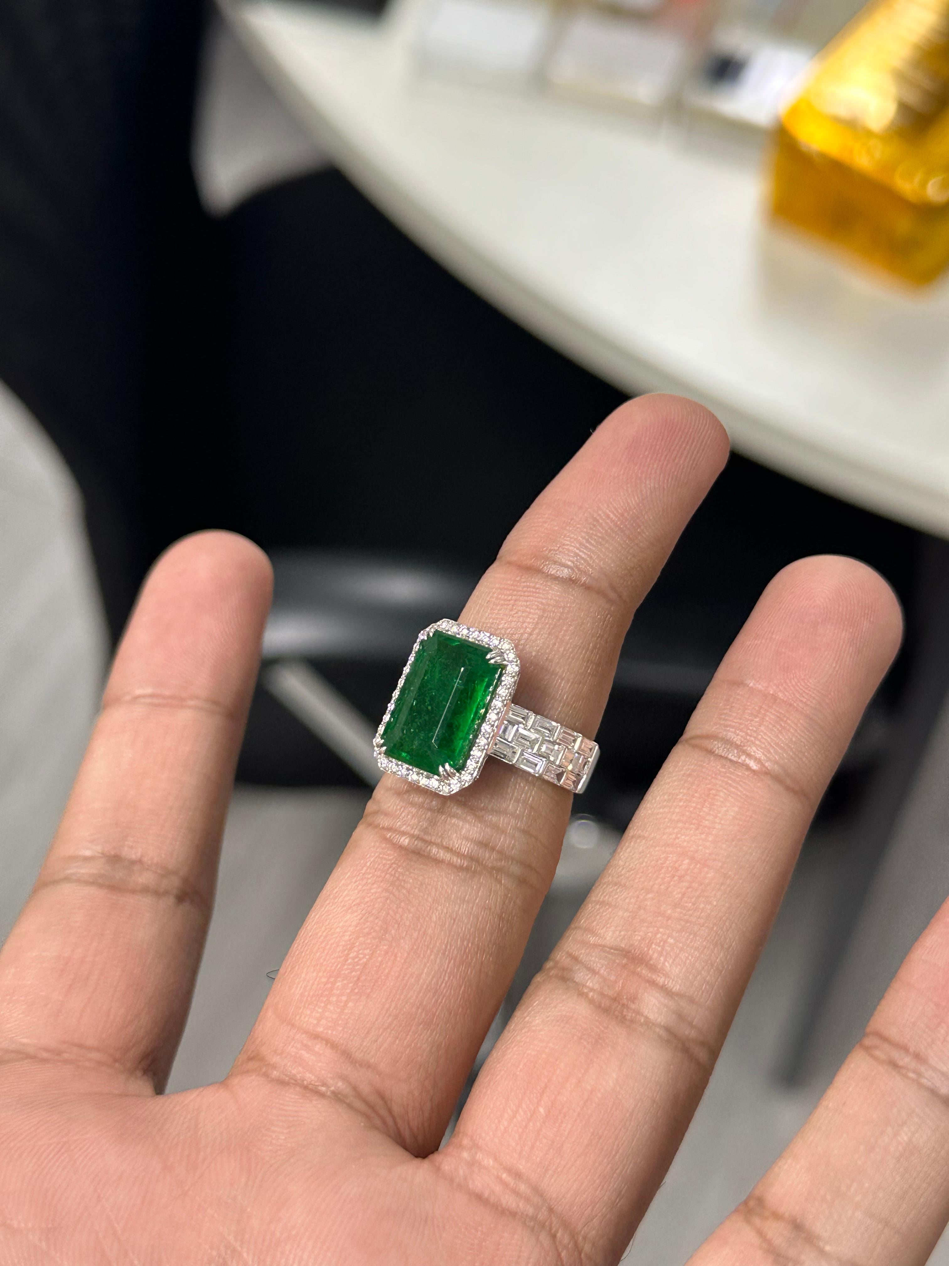 Art Deco 7.70 Carat Zambian Emerald Diamond Cocktail Ring For Sale