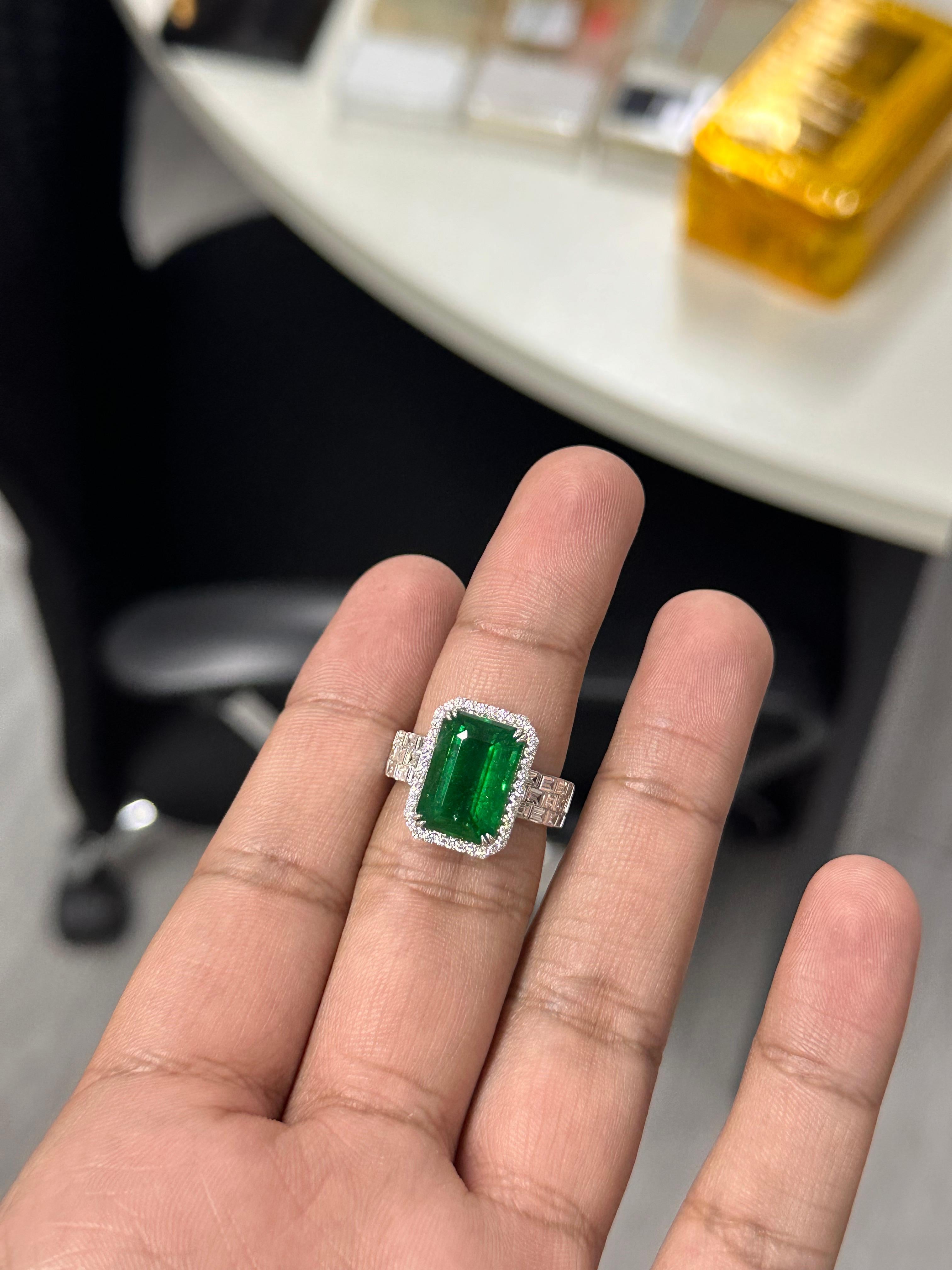 7.70 Carat Zambian Emerald Diamond Cocktail Ring In New Condition For Sale In Bangkok, TH