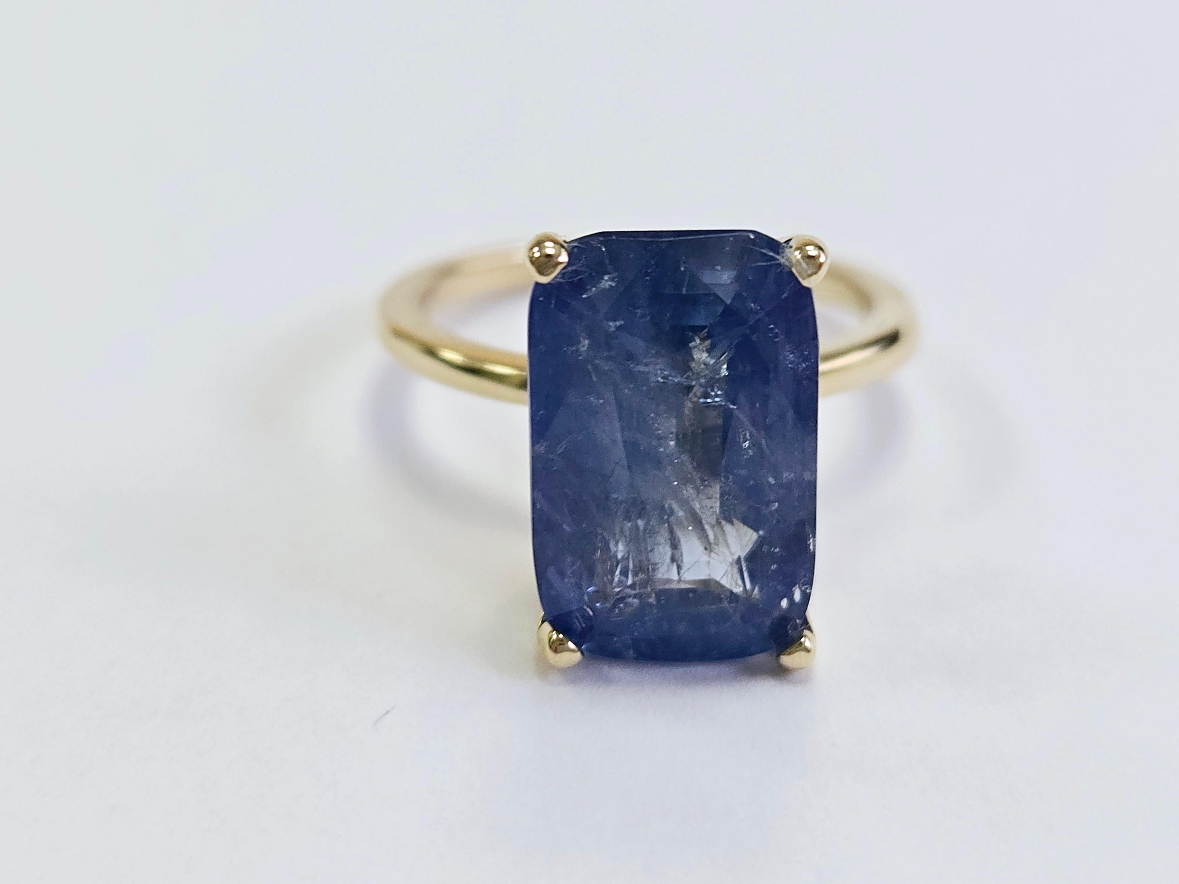 7.70 Carats Emerald Cut Natural Sapphire Ring 14 Karat Yellow Gold For Sale 3