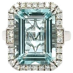 Anello da cocktail in oro bianco con diamante e acquamarina da 7,71 carati a taglio ottagonale