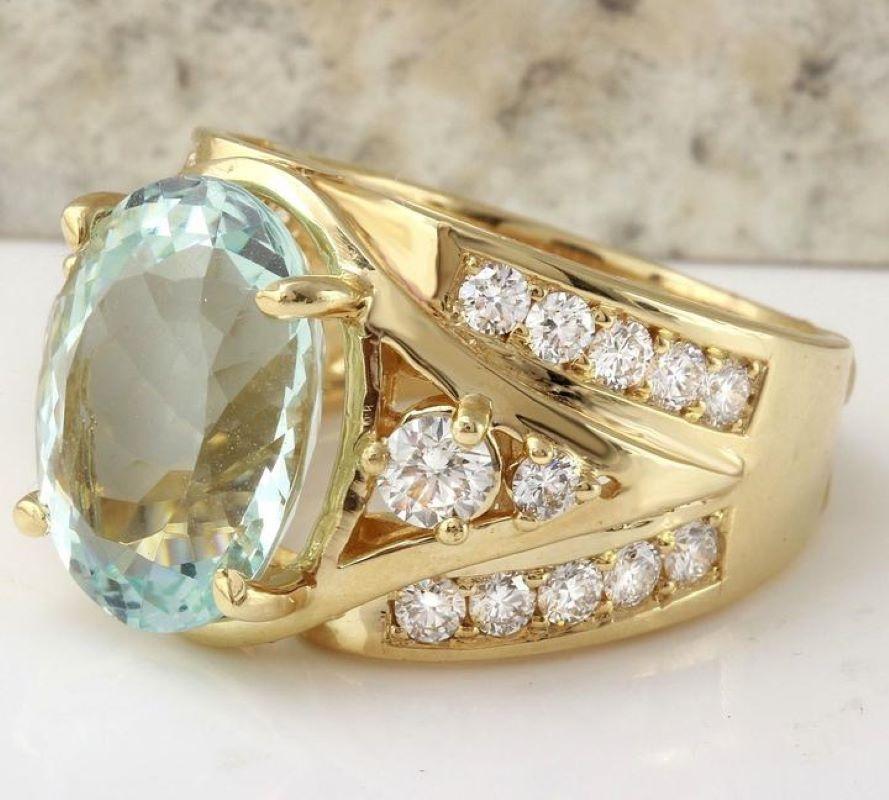 Emerald Cut 7.71 Carat Exquisite Natural Aquamarine and Diamond 14 Karat Solid Gold Ring For Sale