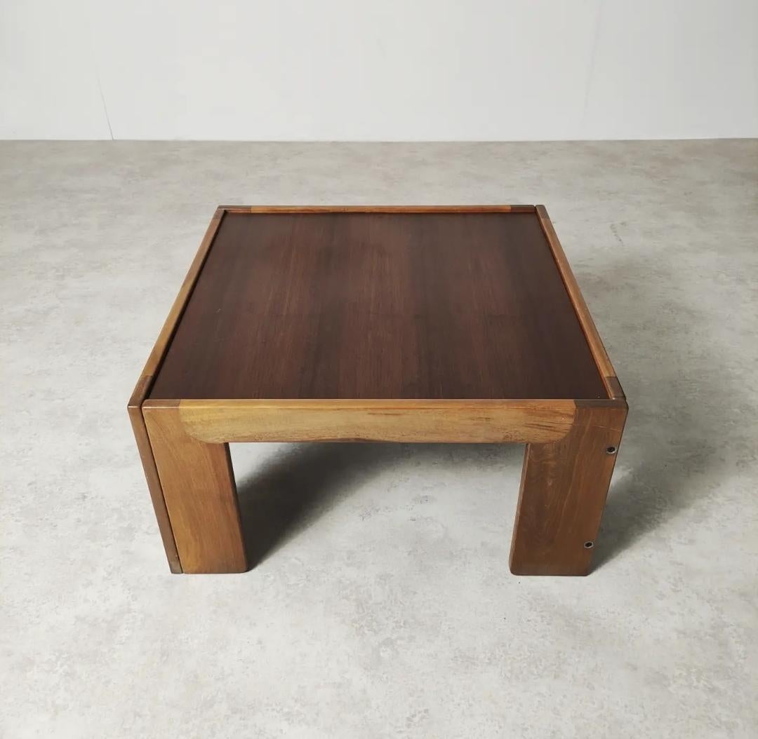 Rare coffee table mod 771 by Cassina, design by Afra e Tobia Scarpa.
Very minimal design, simple but concrete as all the Scarpa' s design.