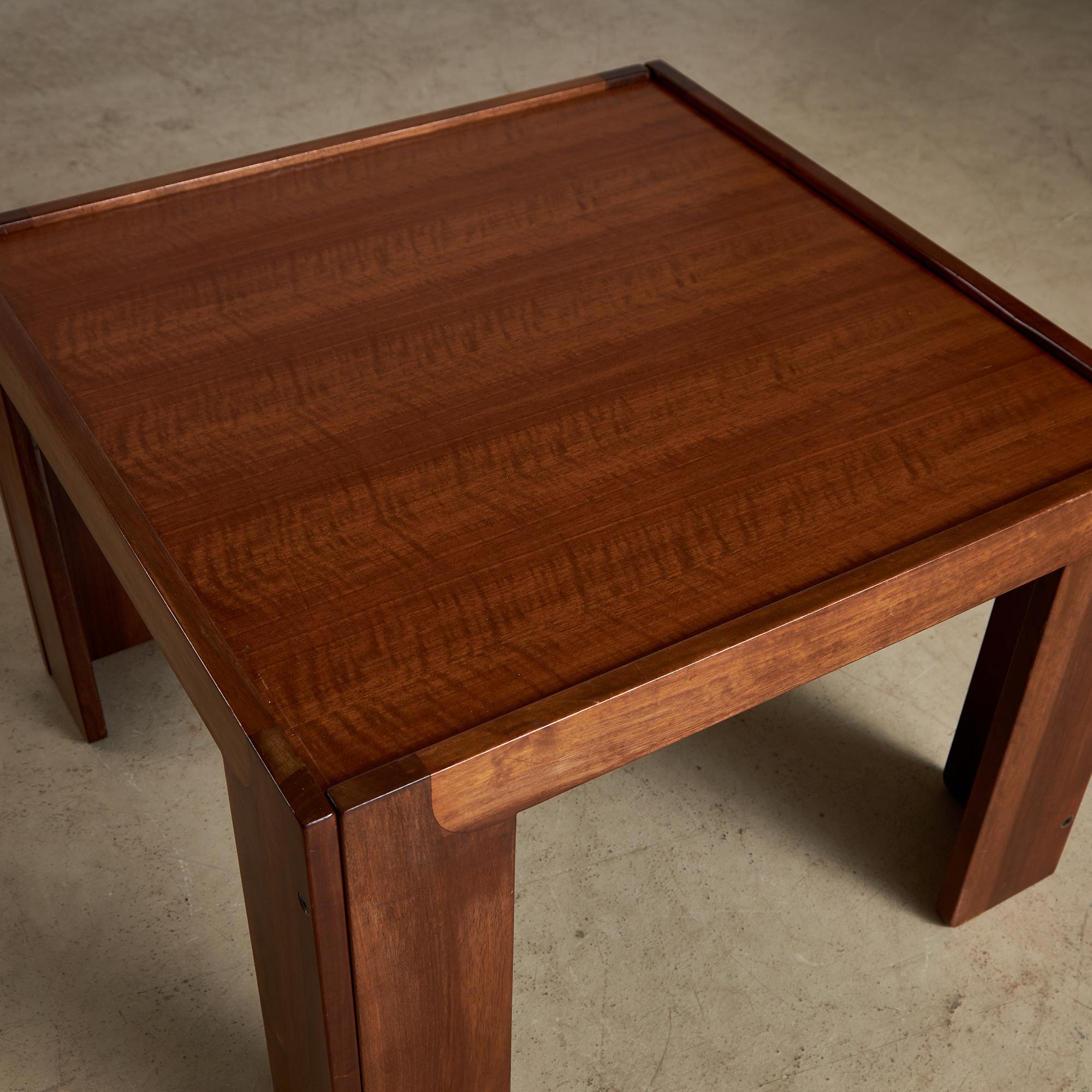 Le modèle 771, conçu par Afra et Tobia Scarpa pour Cassina dans les années 1960, est un meuble emblématique qui illustre l'approche novatrice du duo en matière de design. Cette pièce est souvent reconnue pour ses lignes épurées, son élégance