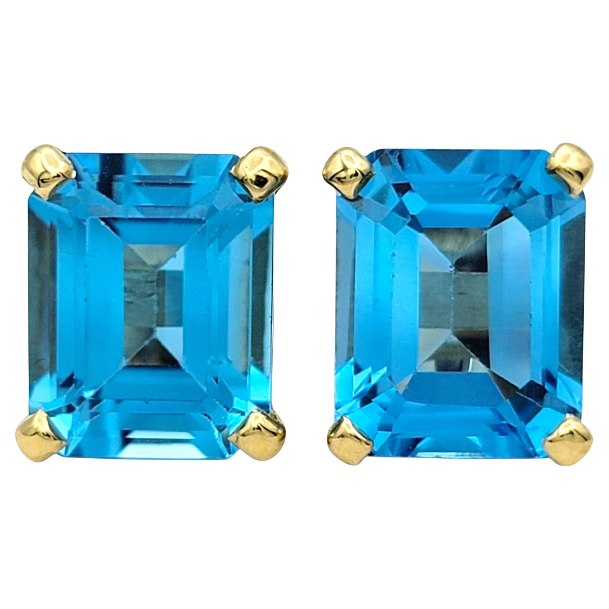 7,72 Karat Blauer Topas im Smaragdschliff Ohrstecker aus 18 Karat Gelbgold im Angebot