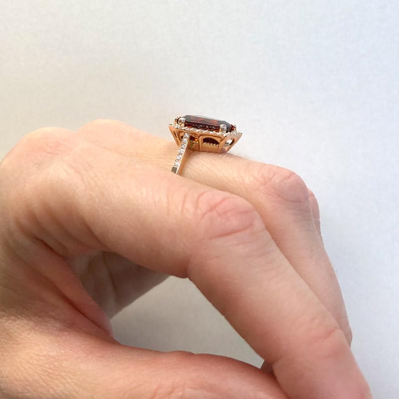 Women's 7.72 Carat Fiery Orange Spessartite Garnet Diamond Halo Ring in 18 Karat Gold For Sale