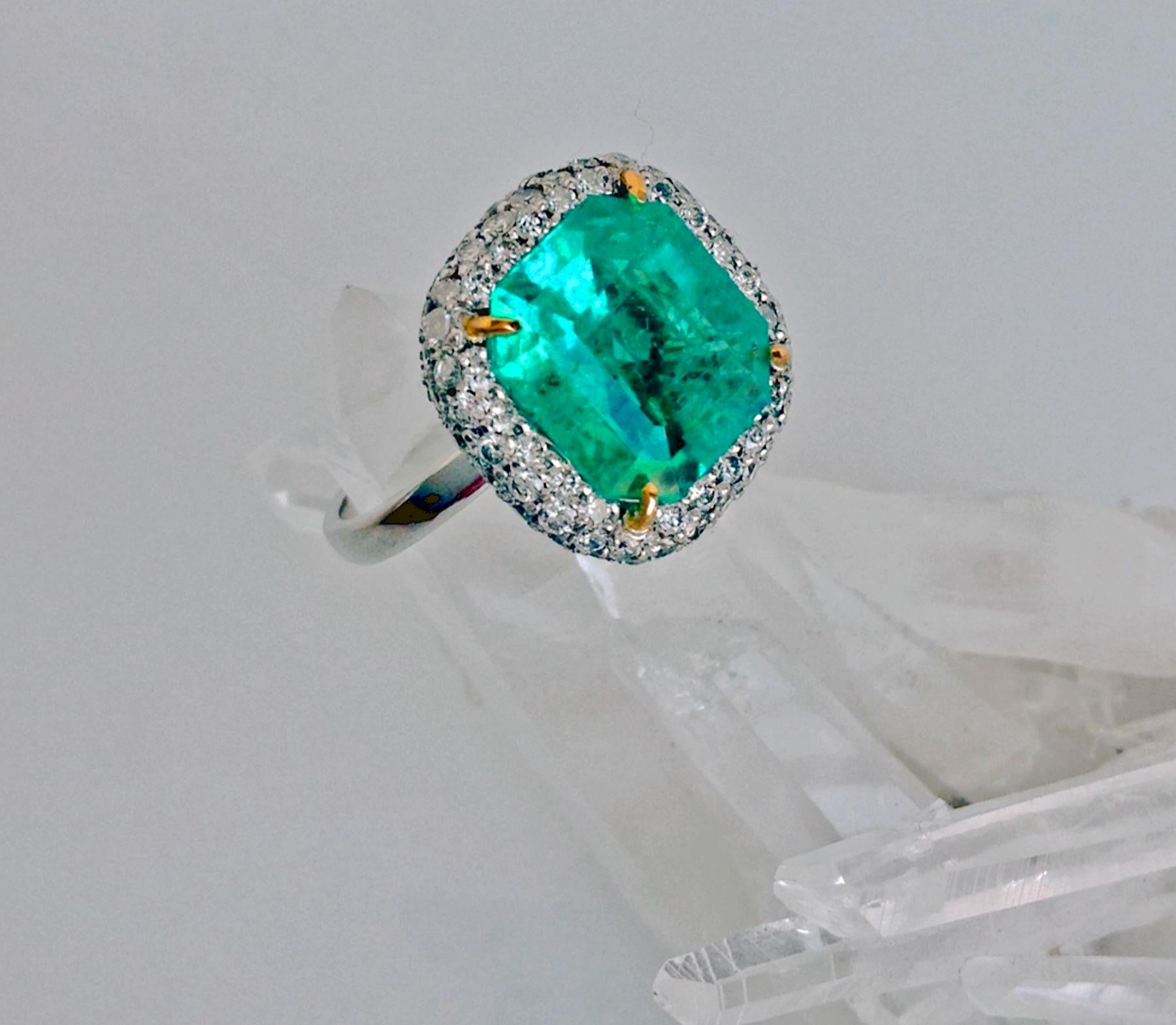 7.73 Carat Certified Fine Natural Colombian Emerald and Diamond 18K Ring For Sale 1