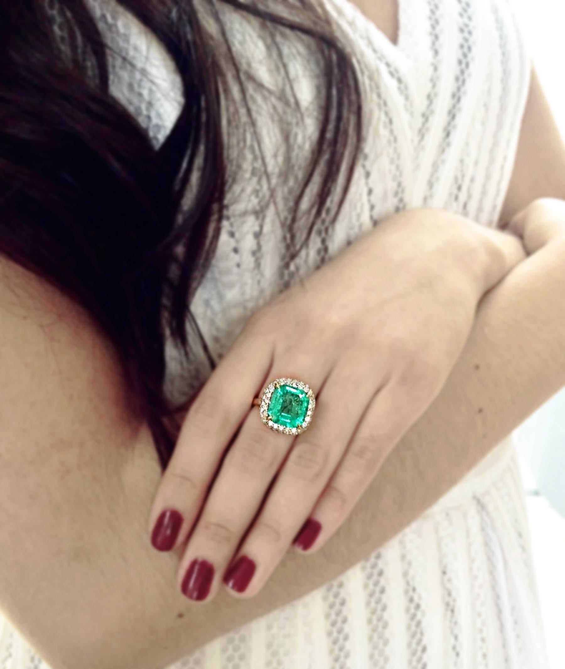 7.73 Carat Certified Fine Natural Colombian Emerald and Diamond 18K Ring For Sale 3