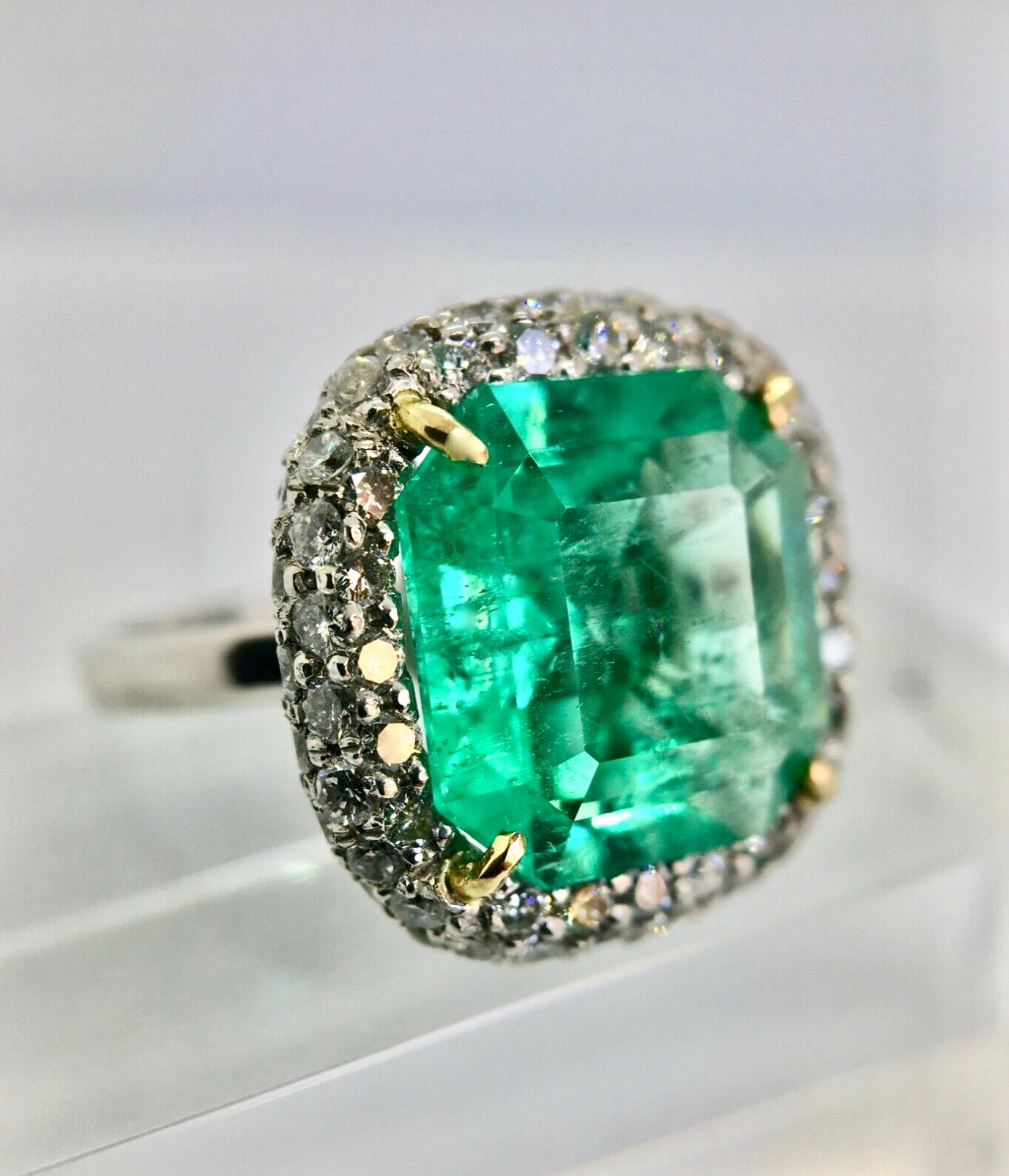 Women's 7.73 Carat Certified Fine Natural Colombian Emerald and Diamond 18K Ring For Sale