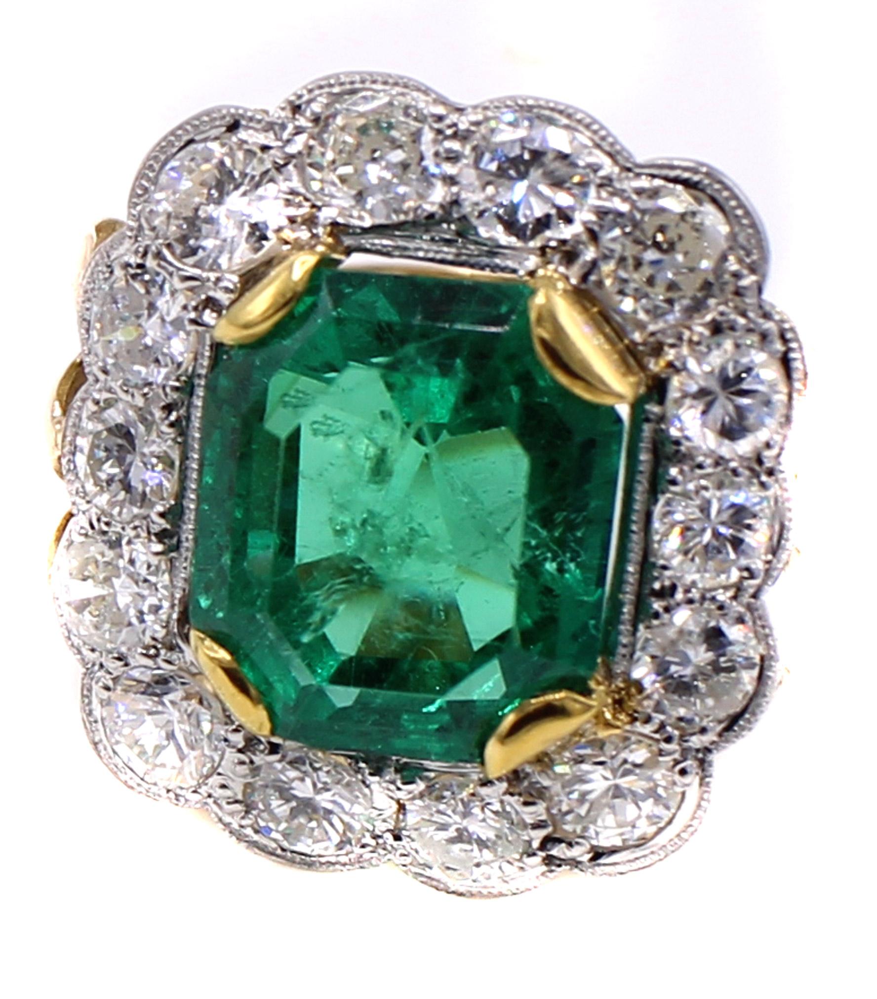 7.73 ct Colombian Emerald Diamond Vintage Ring In Excellent Condition For Sale In New York, NY
