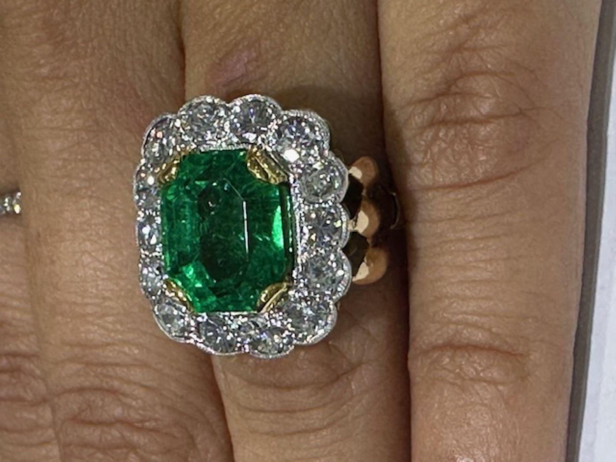 7.73 ct Colombian Emerald Diamond Vintage Ring For Sale 2