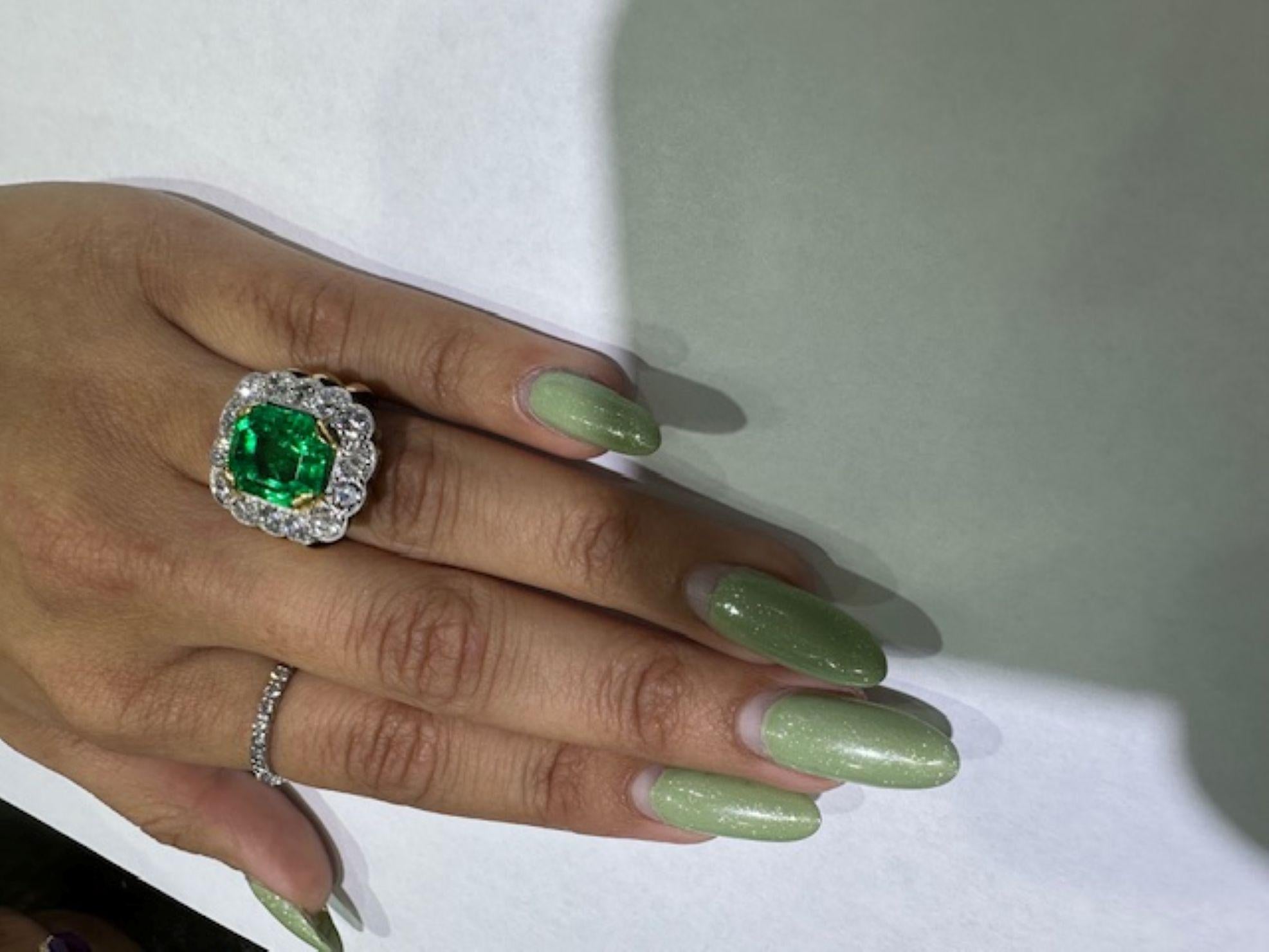 7.73 ct Colombian Emerald Diamond Vintage Ring For Sale 4