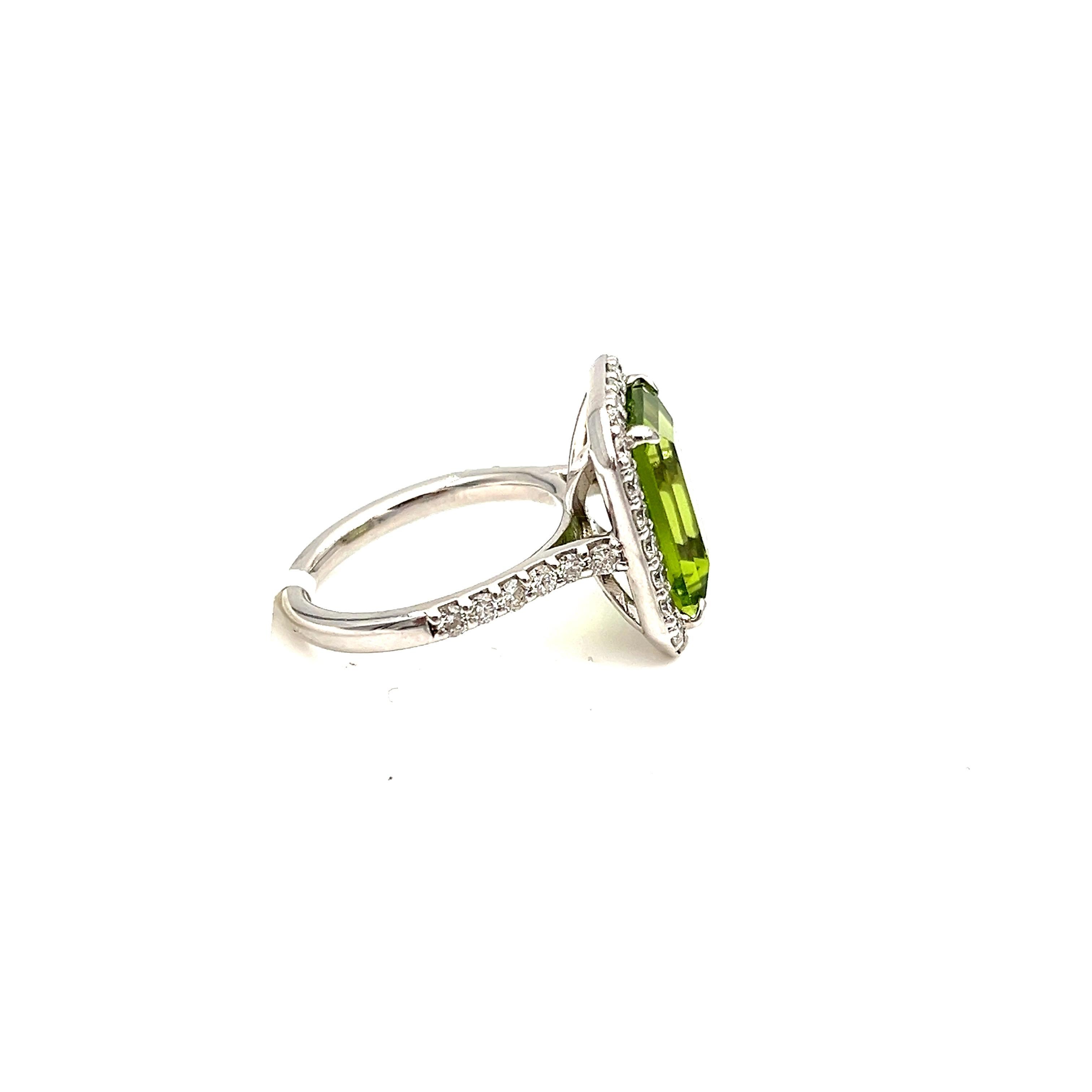 7.73 ct Natural Peridot & Diamond Ring  In New Condition For Sale In Chicago, IL