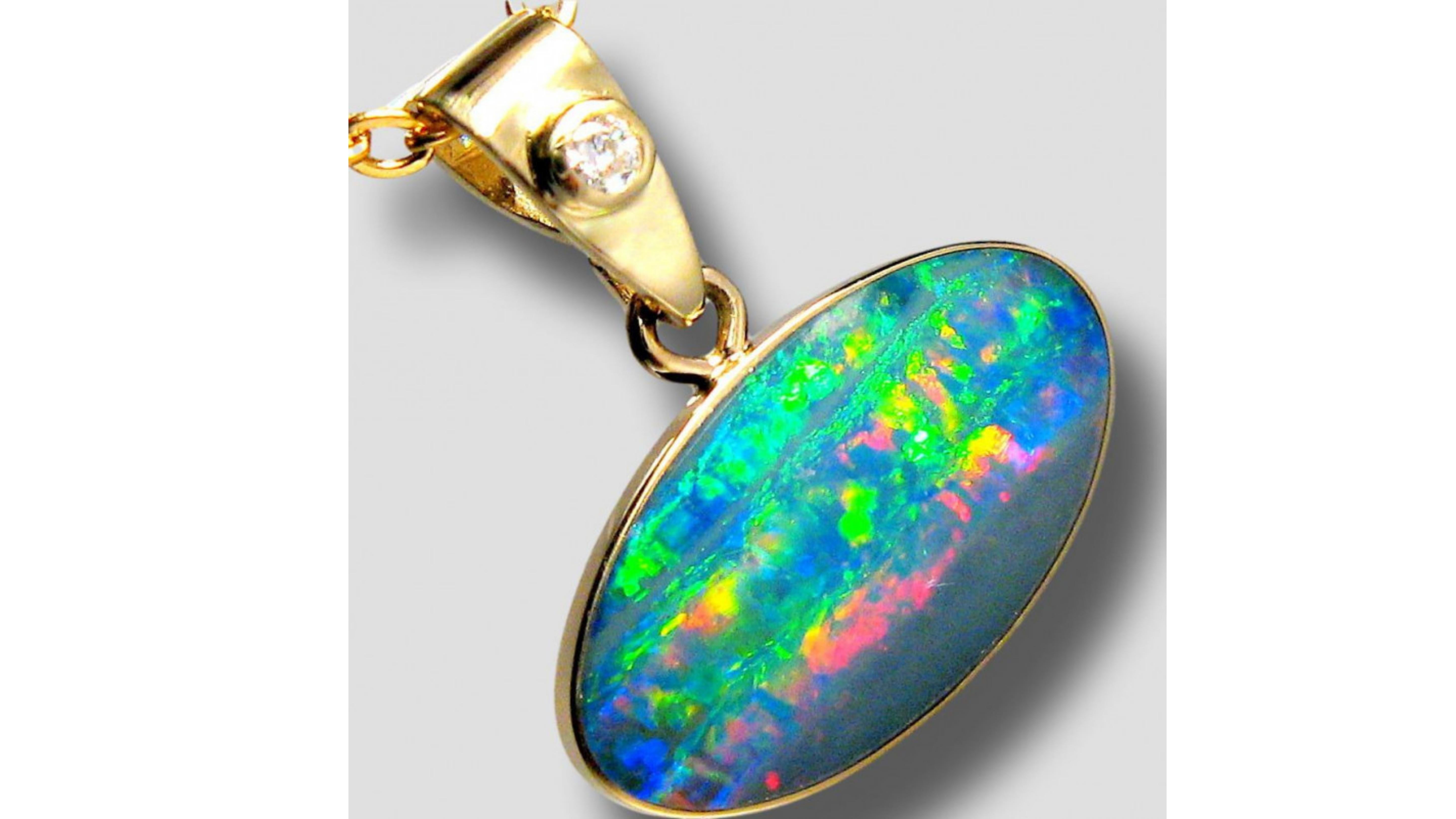 Contemporary  Australian Opal Necklace 14 Karat Yellow Gold For Sale