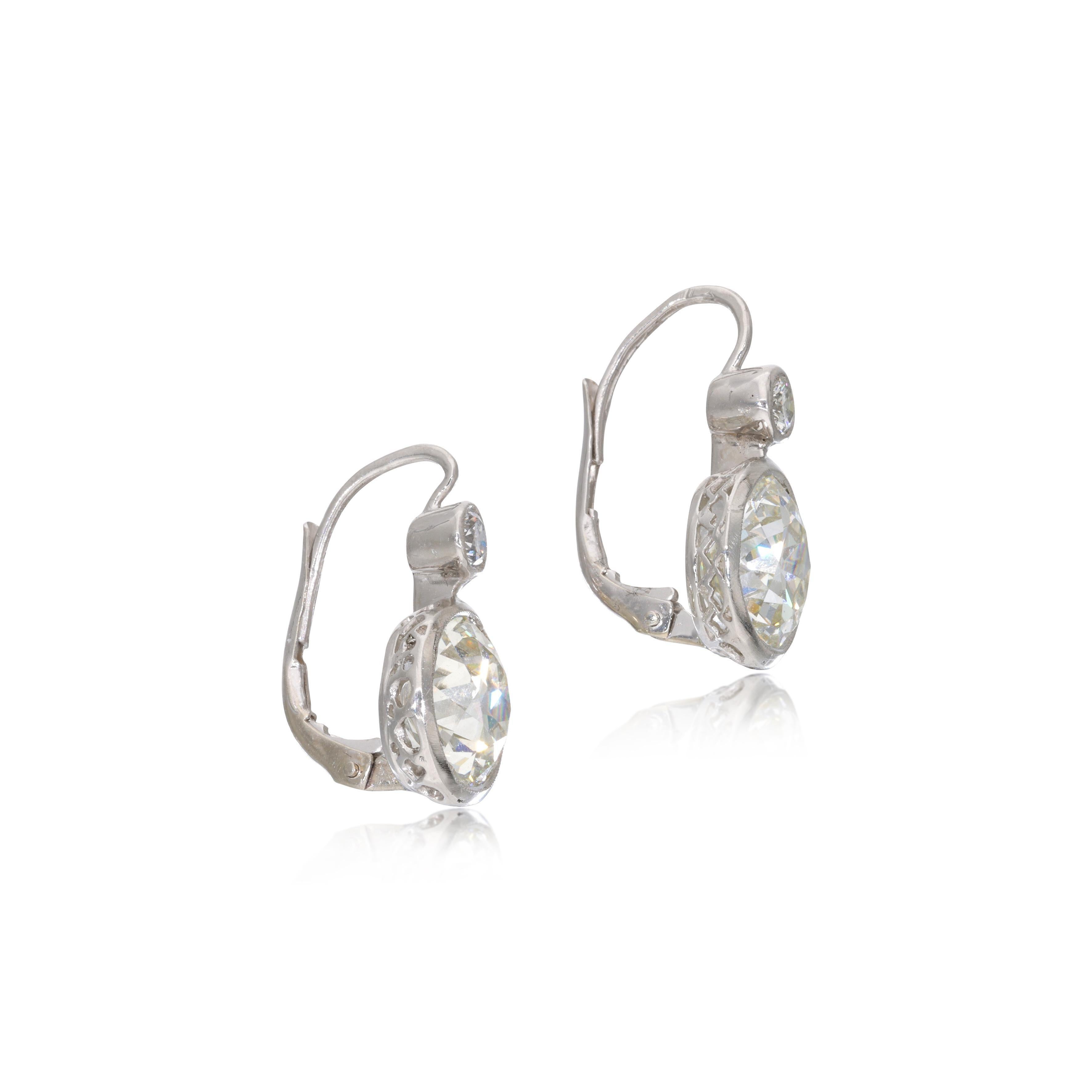 Title:
7.75 Carat Old European Cut M VS1-VS2 Diamond 14 Karat White Gold Leverback Earring


Style:
Leverback


Metal:
14 Karat White Gold


Gemstone 1:
3.86 Carat Diamond


Number of Stones:
1


Color:
M


Clarity:
VS1


Shape:
Old European