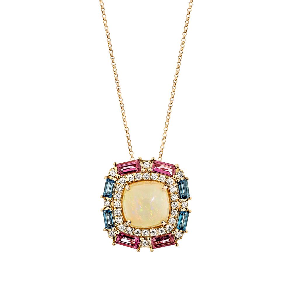 L'opale est une merveille naturelle qui vient et viendra apporter un rayon de soleil dans votre vie ! La tourmaline rose et la topaze bleue de Londres en forme d'octogone qui entourent le pendentif contribuent à sa beauté et à son élégance. Ce