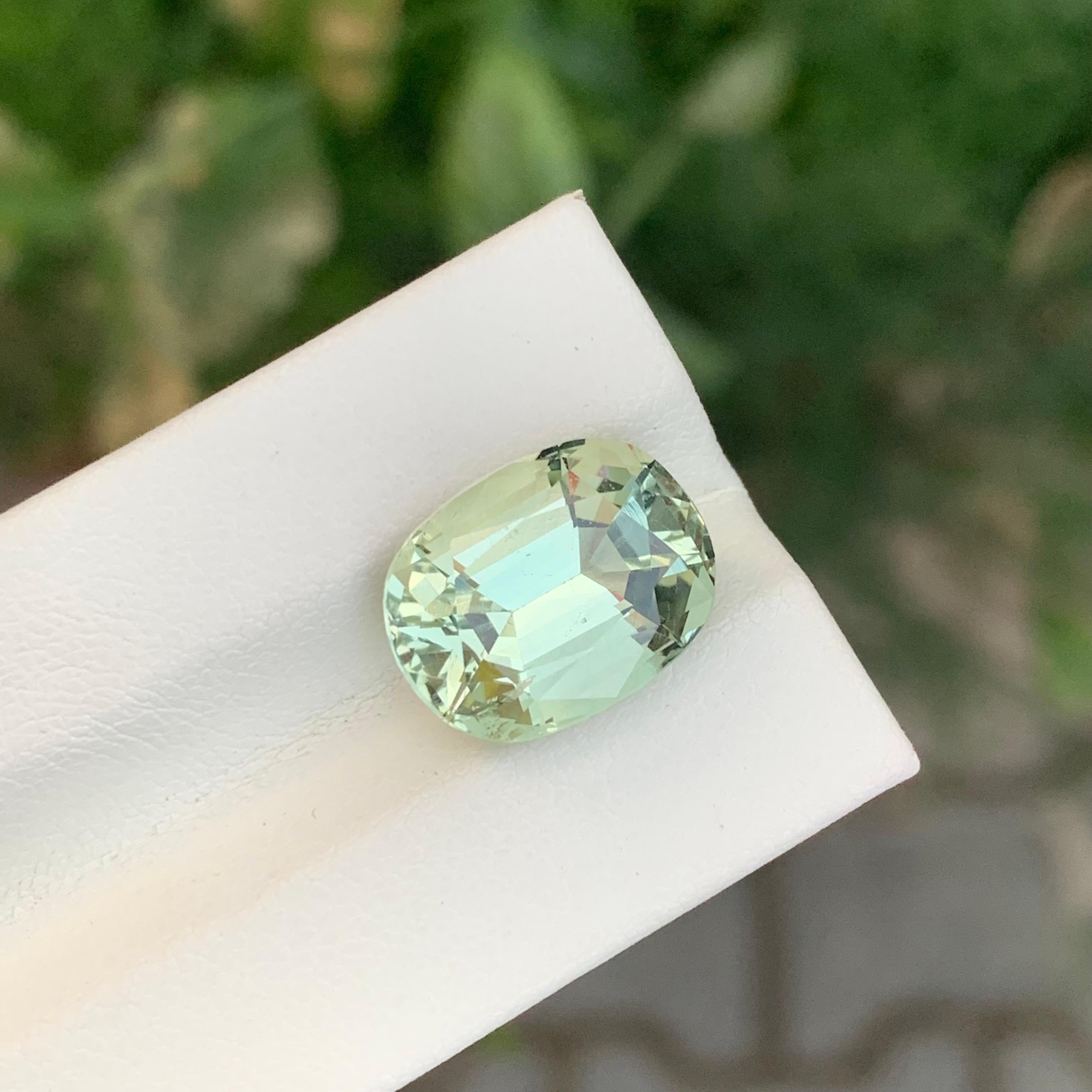 Cushion Cut 7.75 Carat Pretty Loose Heliodor Yellow Beryl Gemstone For Sale