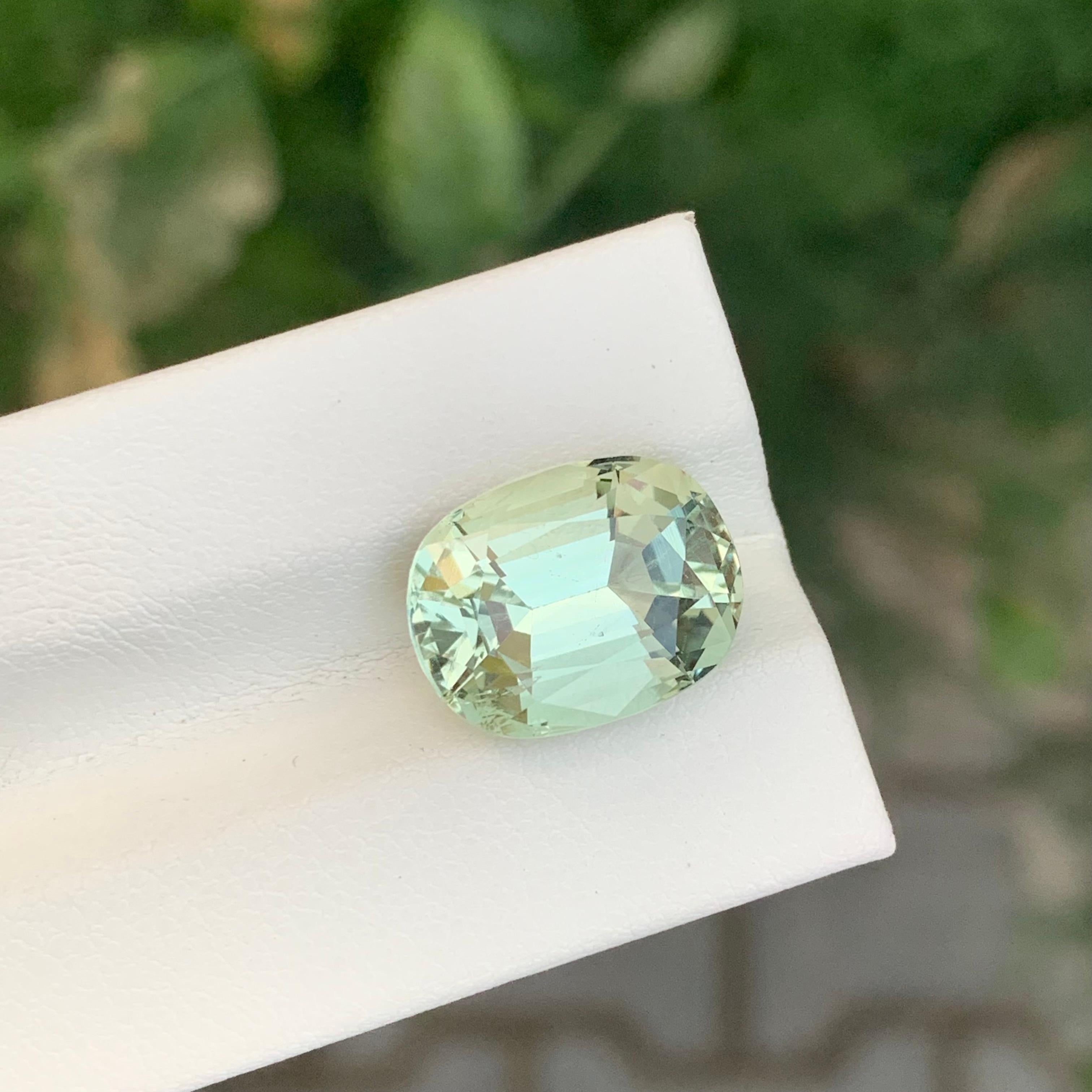7.75 Carat Pretty Loose Heliodor Yellow Beryl Gemstone In New Condition For Sale In Peshawar, PK