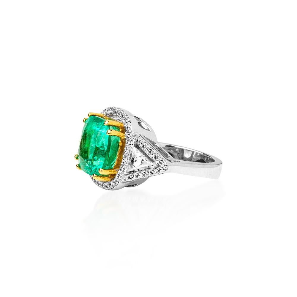  The smooth green of the lovely Colombian Emerald !
This beautiful certified piece has 7.75 Ct's Carats of Colombian Emerald surrounded with total of 0.78 Carats  Diamonds
Stone : 7.75 Ct's Natural Colombian Emerald Faceted Cushion Cut
Diamonds :