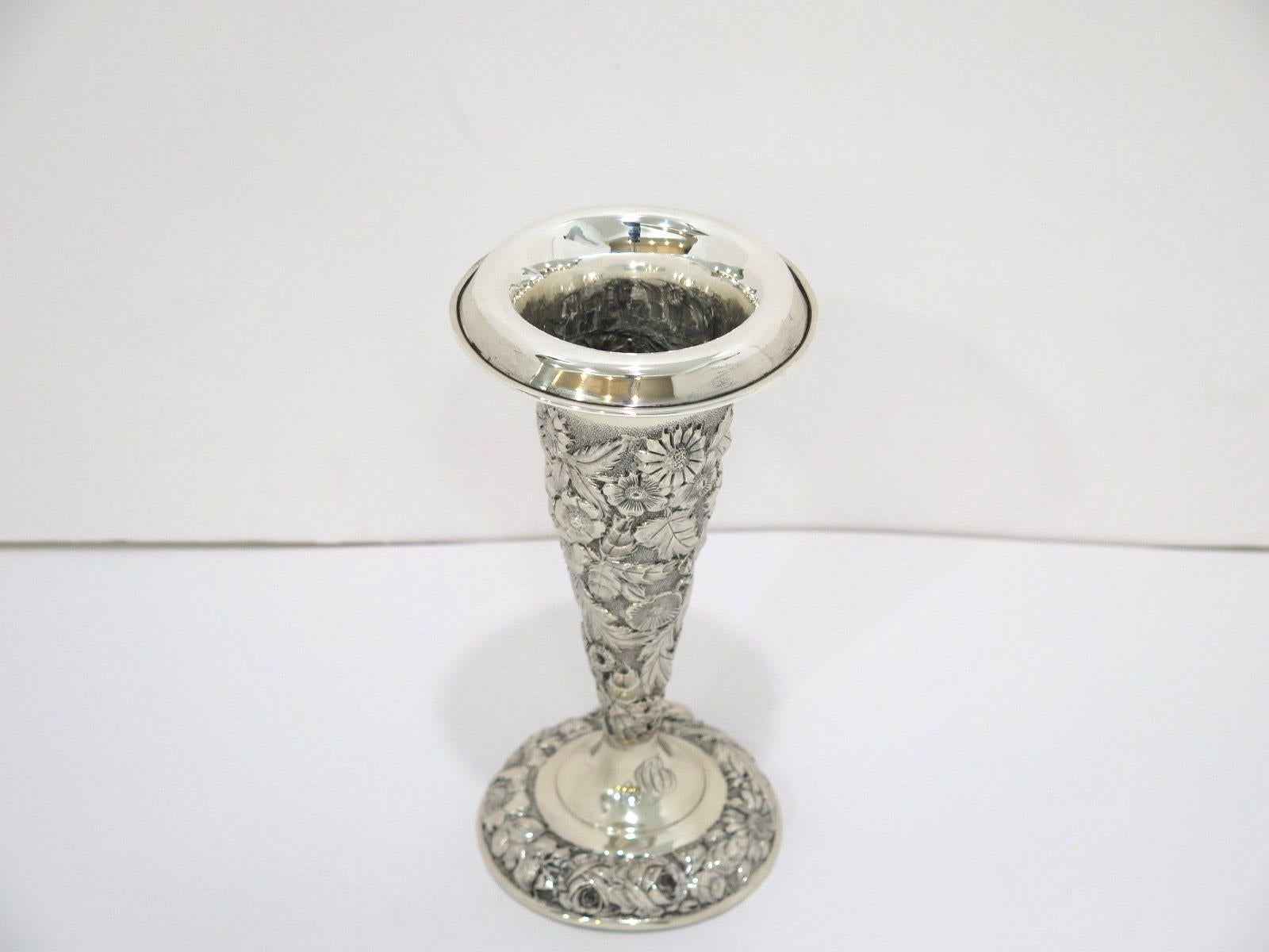 7.75 in - Sterling Silver Jenkins & Jenkins Antique Floral Repousse Vase In Good Condition For Sale In Brooklyn, NY