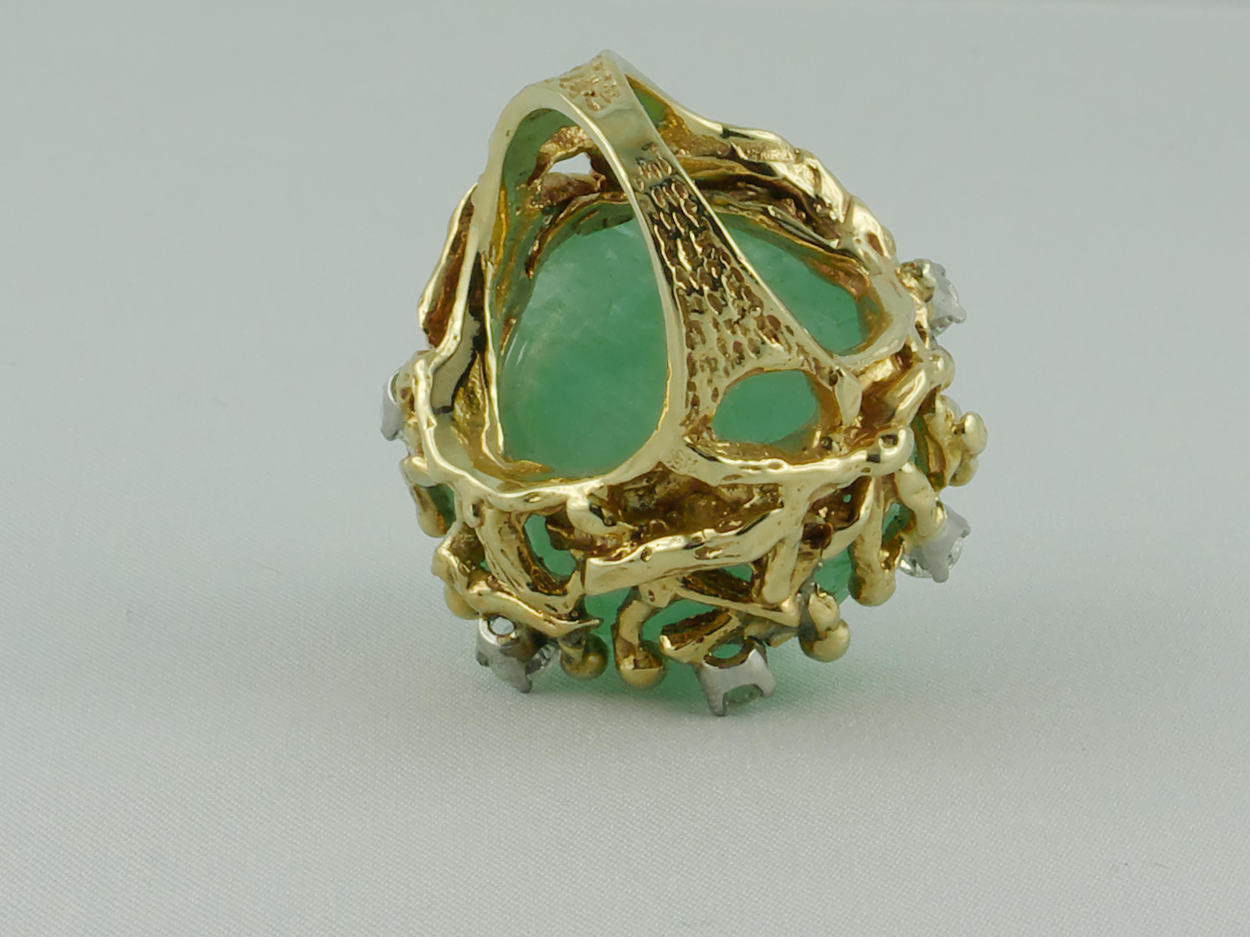 77.54 Carat Carved Emerald and Diamond 18 Karat Yellow Gold 1960s Ring In Good Condition In Torino, IT