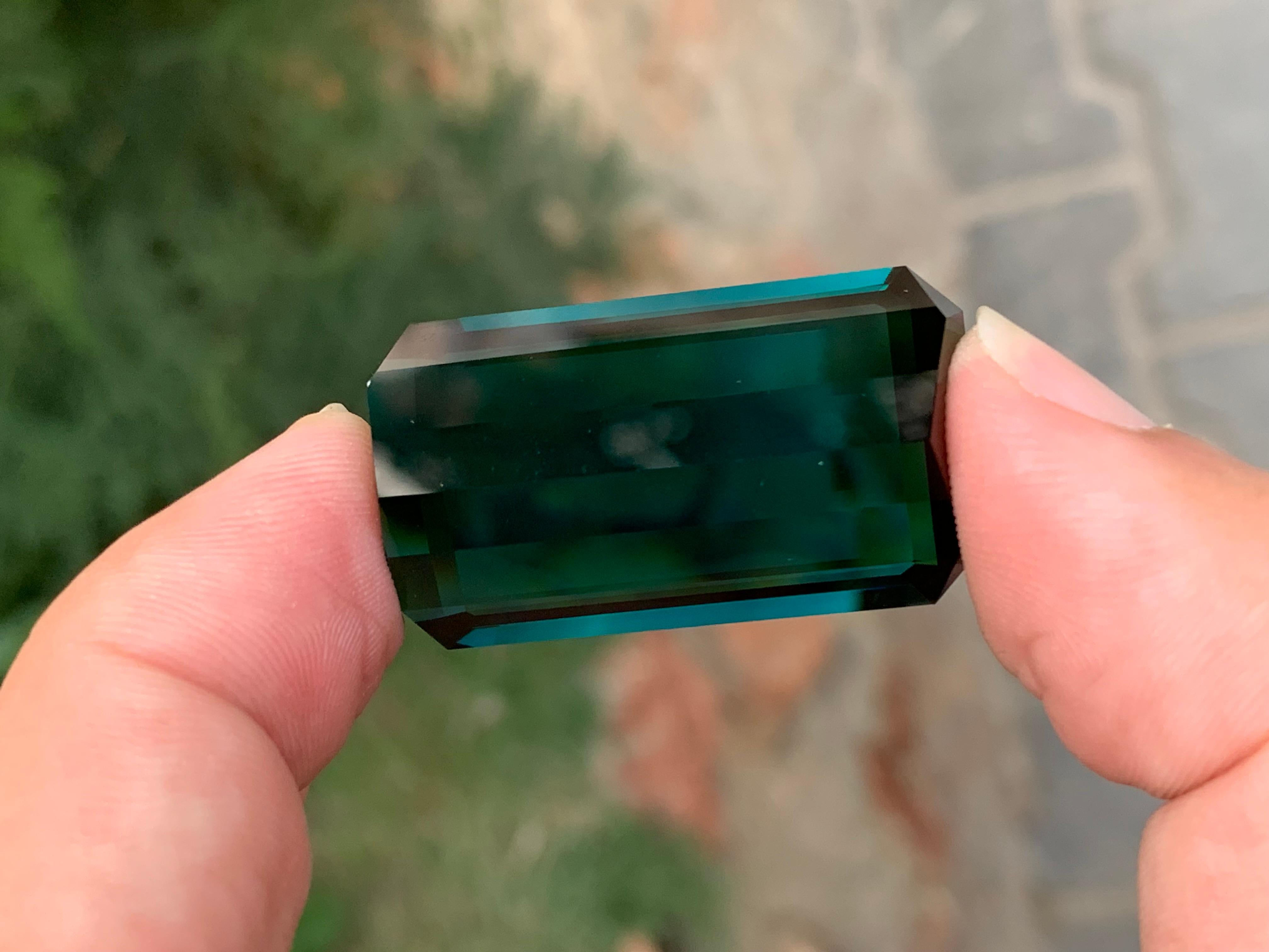 Taglio smeraldo Raro gigante da 77,55 carati Nature sciolto Indicolite Tormalina Collana Gemma in vendita