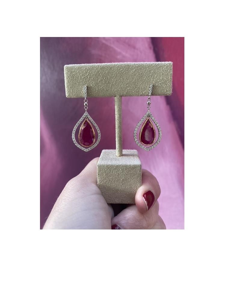 Donna Rubini naturali a forma di pera da 7,75 carati con diamanti da 0,80 carati, oro rosa e bianco 14K in vendita