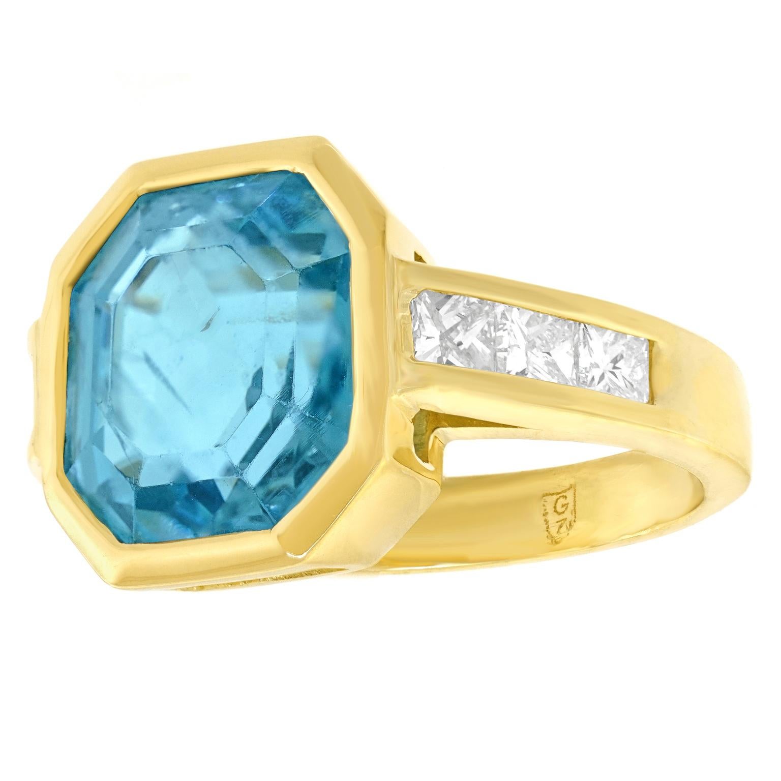Hexagon Cut 7.76 carat Aquamarine & Diamond Ring For Sale