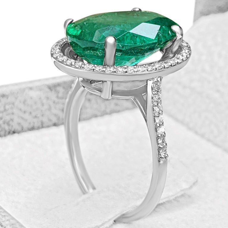 Art Deco 7.76 Carat Natural Emerald and 0.35 Ct Diamonds, 18 Kt. White Gold, Ring