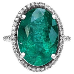 7.76 Carat Natural Emerald and 0.35 Ct Diamonds, 18 Kt. White Gold, Ring