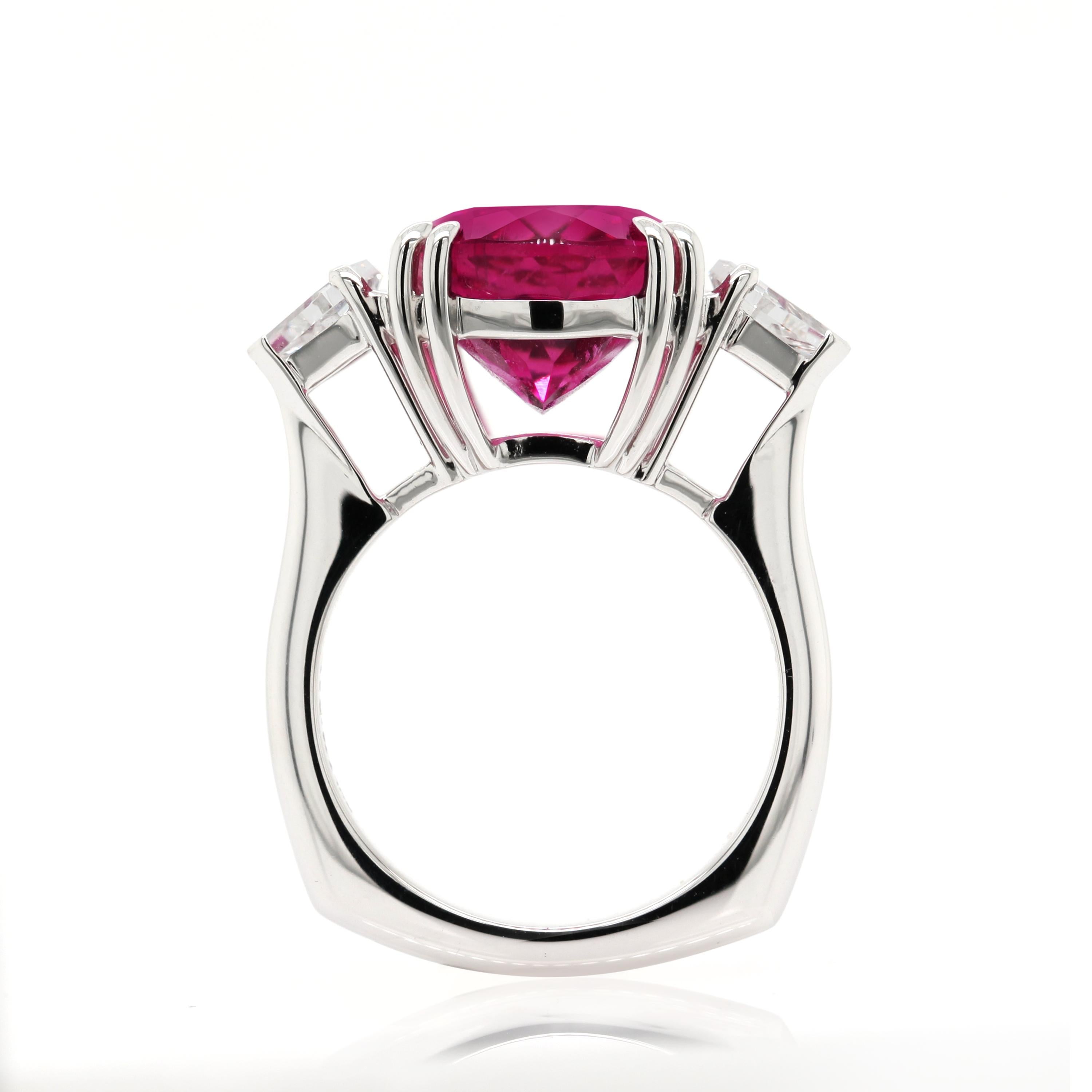 7.76 Carat Rubelite Diamond Three-Stone Ring In New Condition For Sale In Bangkok, TH