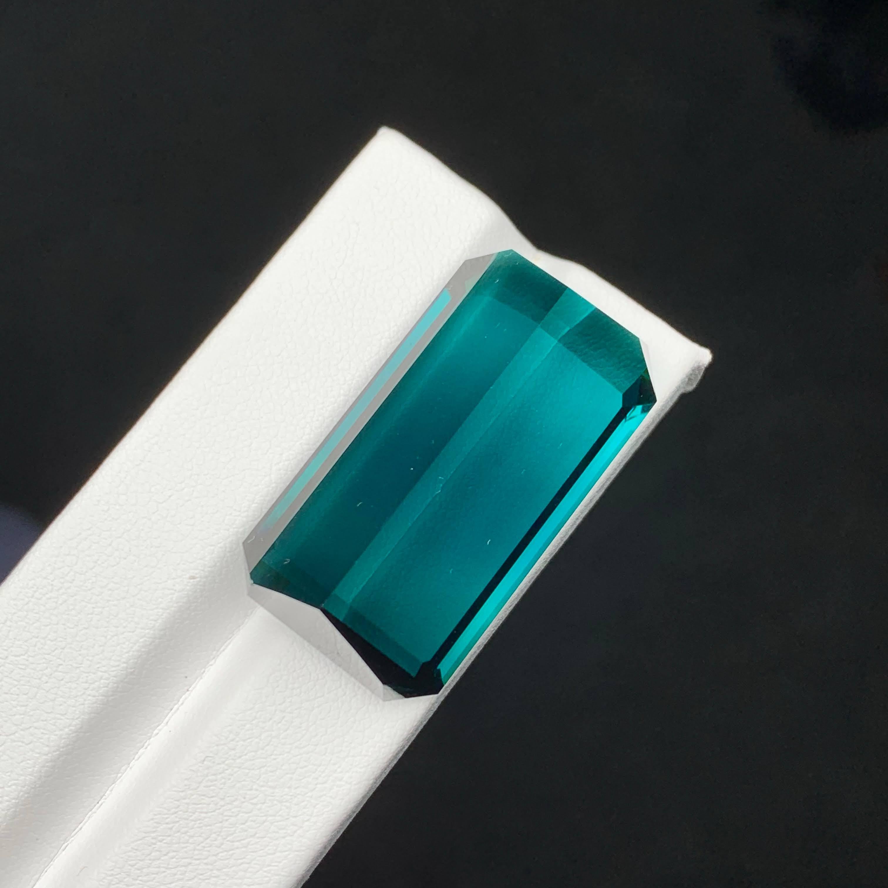 da uomo o donna 77,60 carati di tormalina blu naturale sfusa Pietra preziosa afgana dal taglio smeraldo in vendita