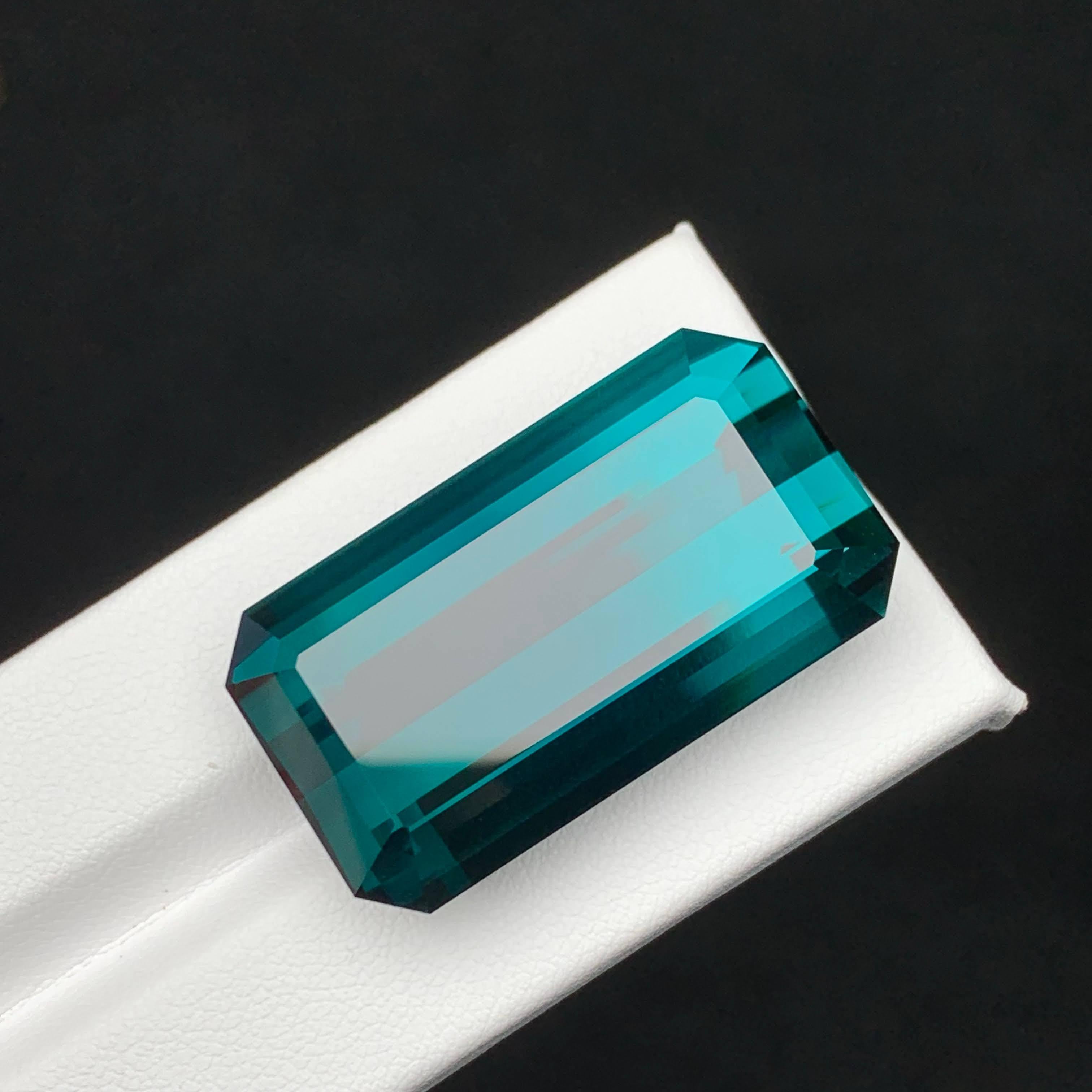 77,60 carati di tormalina blu naturale sfusa Pietra preziosa afgana dal taglio smeraldo in vendita 2
