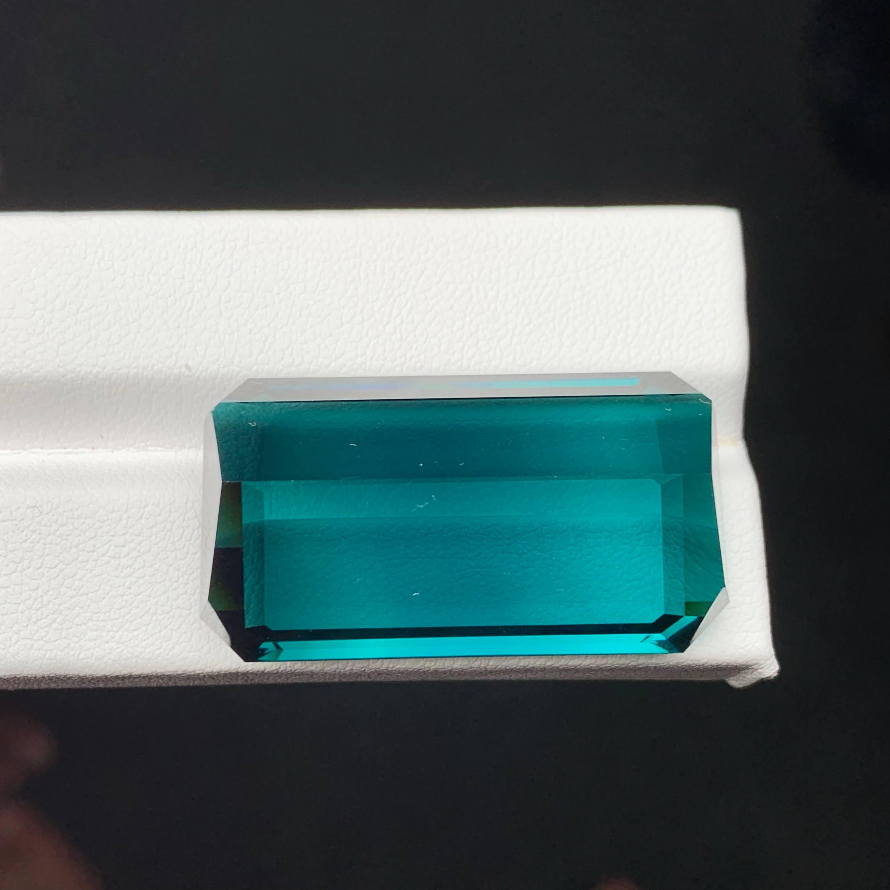 77,60 carati di tormalina blu naturale sfusa Pietra preziosa afgana dal taglio smeraldo in vendita 3