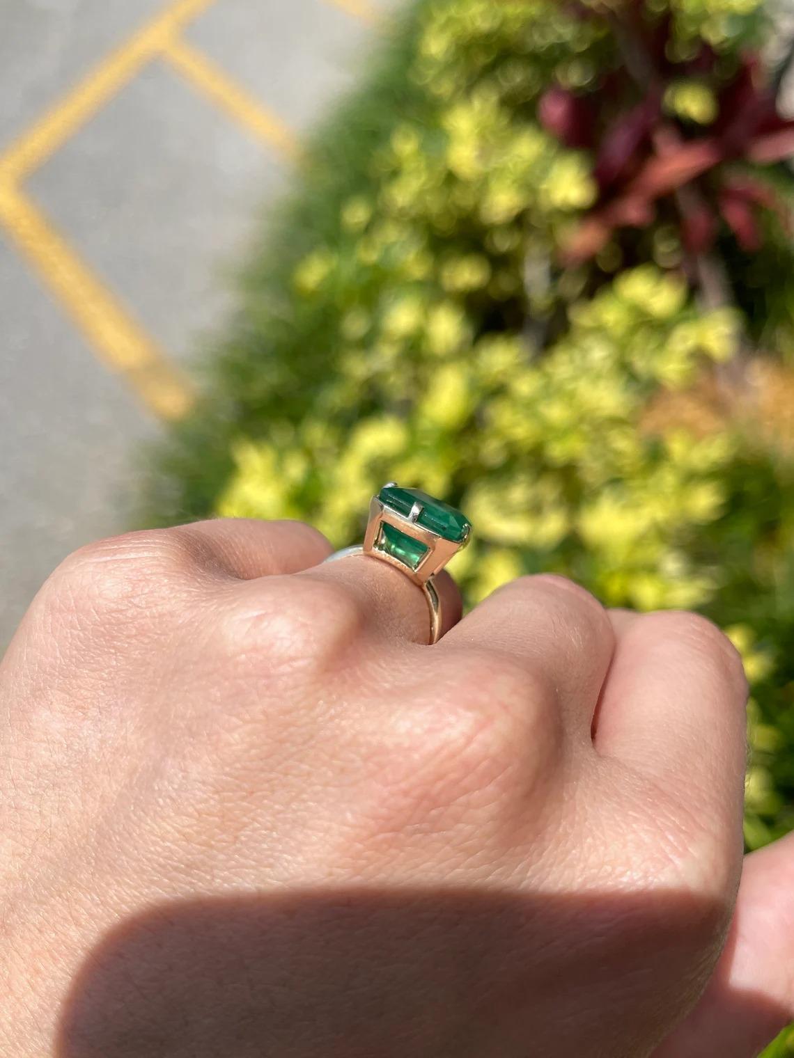 Women's 7.76cts 18K Natural Emerald-Asscher Cut Solitaire Gold Engagement Ring For Sale