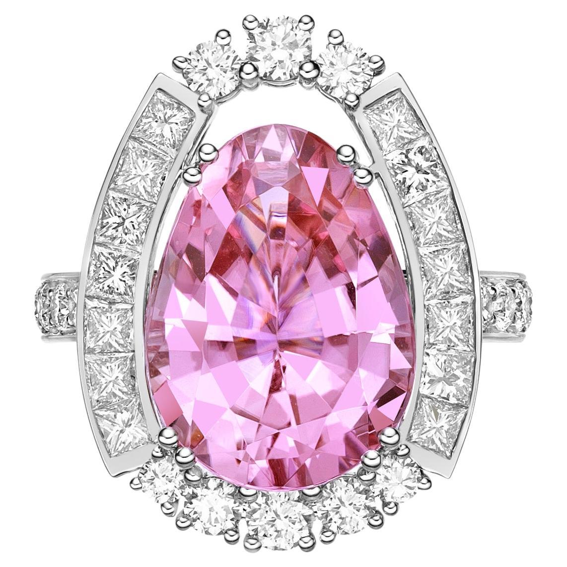 Bague en or blanc 18 carats avec tourmaline rose de 7,77 carats et diamant.  en vente