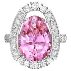 Bague en or blanc 18 carats avec tourmaline rose de 7,77 carats et diamant. 