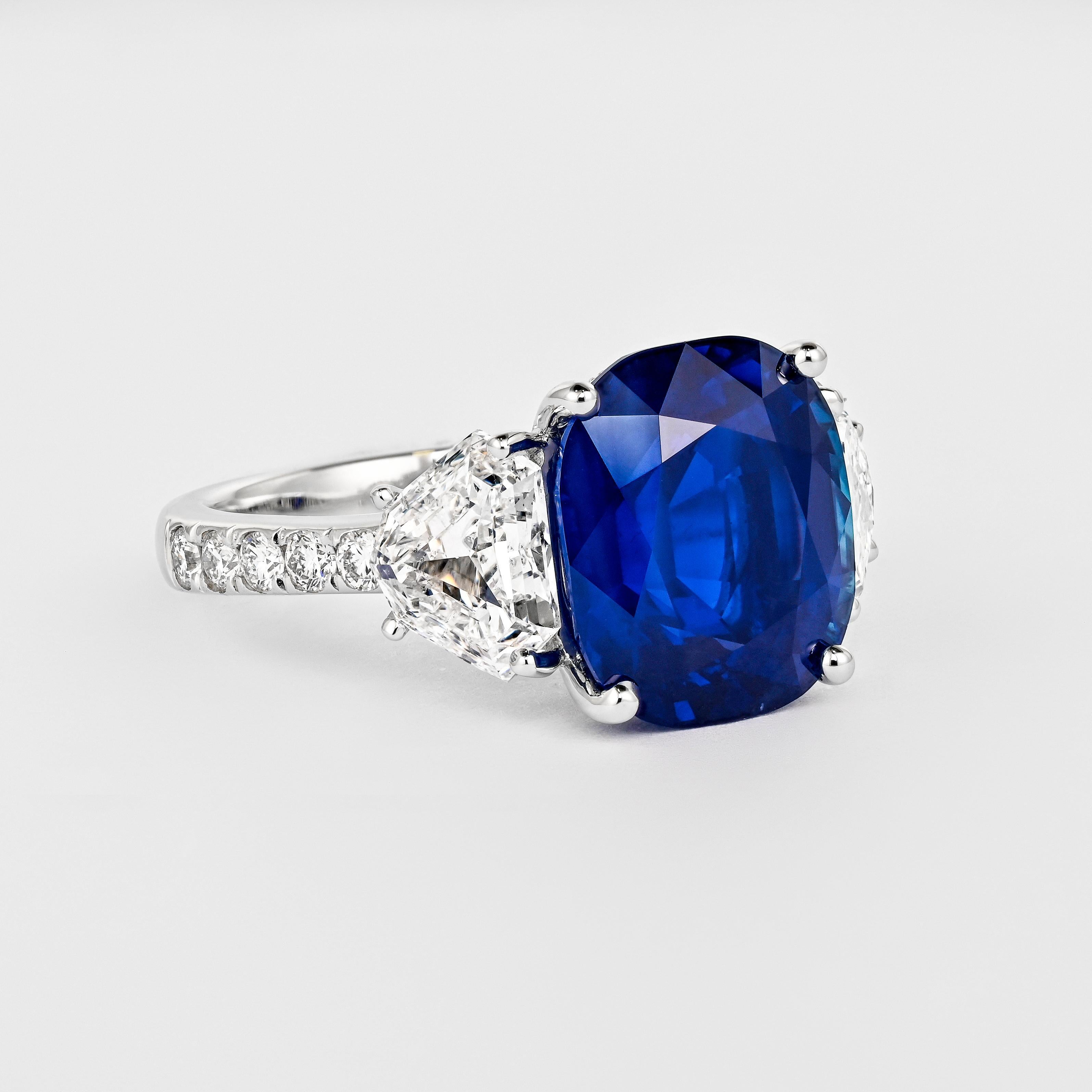 Modern 7.77 Carat Royal Blue Sapphire Ceylon No Heat Cushion Cut and Diamond 18K Ring For Sale