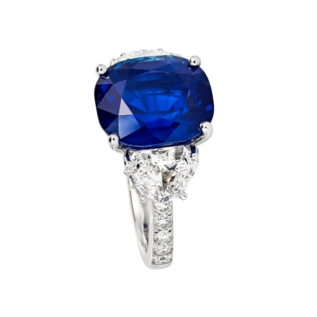 7.77 Carat Royal Blue Sapphire Ceylon No Heat Cushion Cut and Diamond 18K Ring For Sale 3