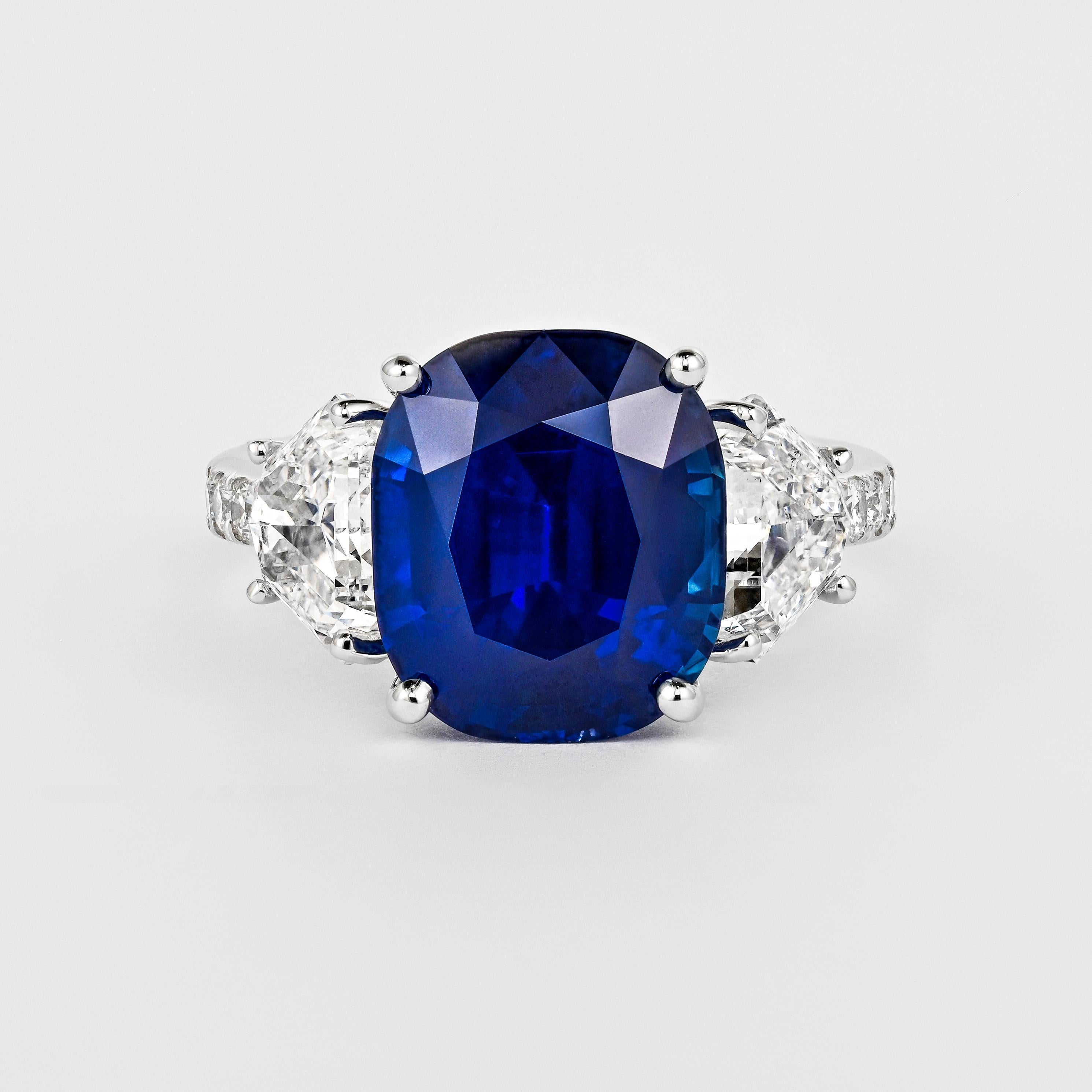 7.77 Carat Royal Blue Sapphire Ceylon No Heat Cushion Cut and Diamond 18K Ring For Sale 4