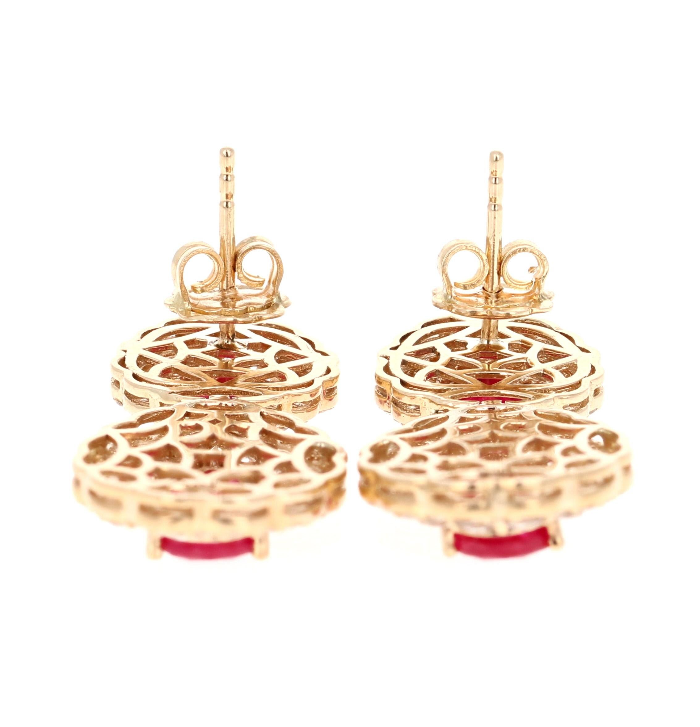 Boucles d'oreilles pendantes en or jaune avec diamant et rubis naturel de 7,77 carats Pour femmes en vente
