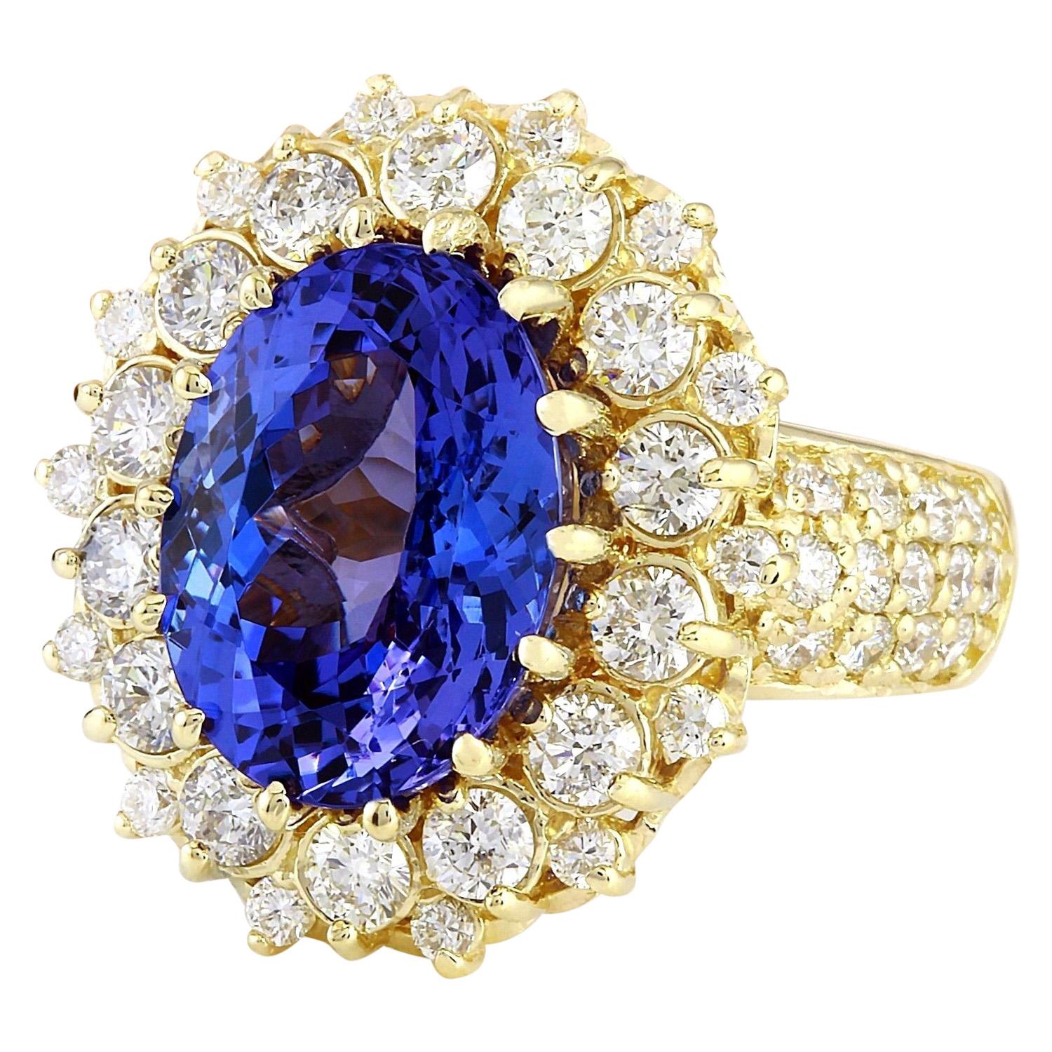 Voici notre opulente bague en or jaune massif 14 carats ornée d'une magnifique tanzanite de 7,77 carats en son centre. Fabriquée avec précision et élégance, cette bague respire la sophistication et le luxe. L'éblouissante Tanzanite pèse 5,97 carats