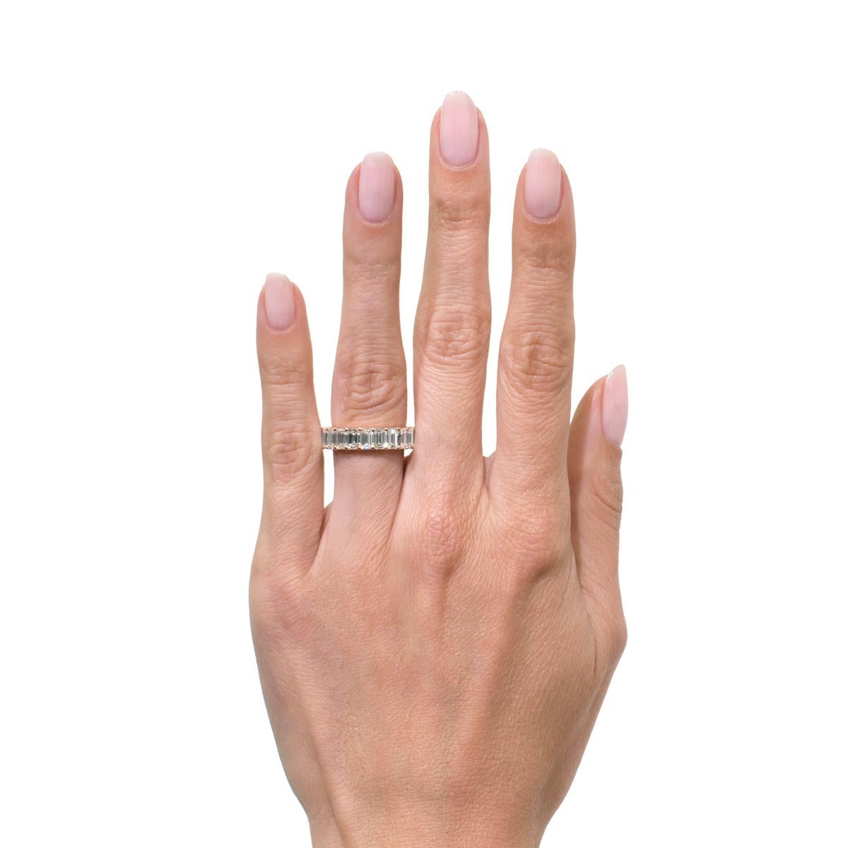 Femenino o masculino Mark Broumand Alianza de diamantes talla esmeralda de 7.78 quilates en venta